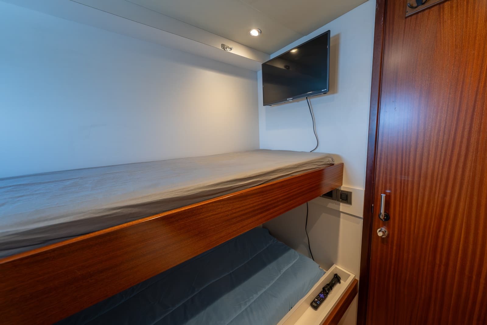 2013 Ocean Alexander 90 Sky Lounge Motor Yacht - Photo 49