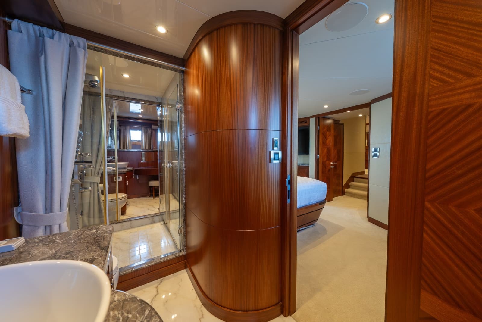 2013 Ocean Alexander 90 Sky Lounge Motor Yacht - Photo 33