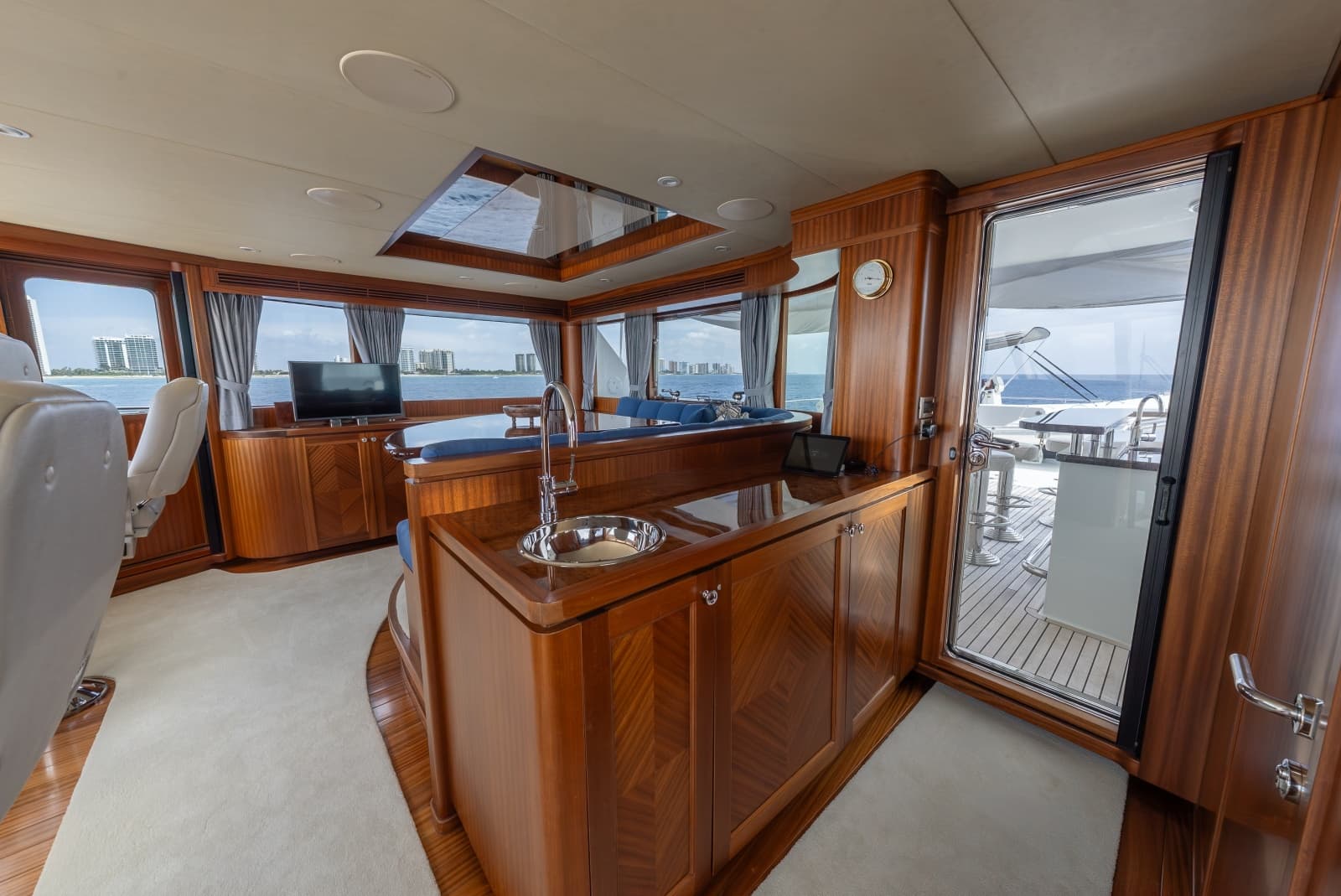 2013 Ocean Alexander 90 Sky Lounge Motor Yacht - Photo 10