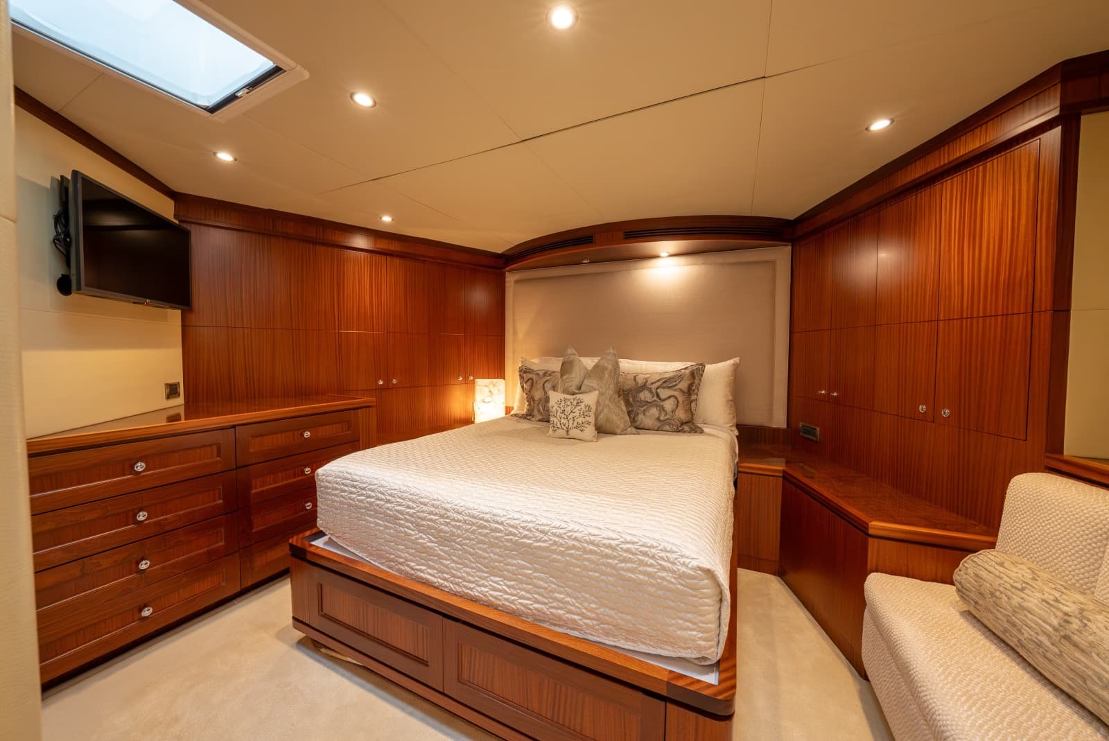 2013 Ocean Alexander 90 Sky Lounge Motor Yacht - Photo 38