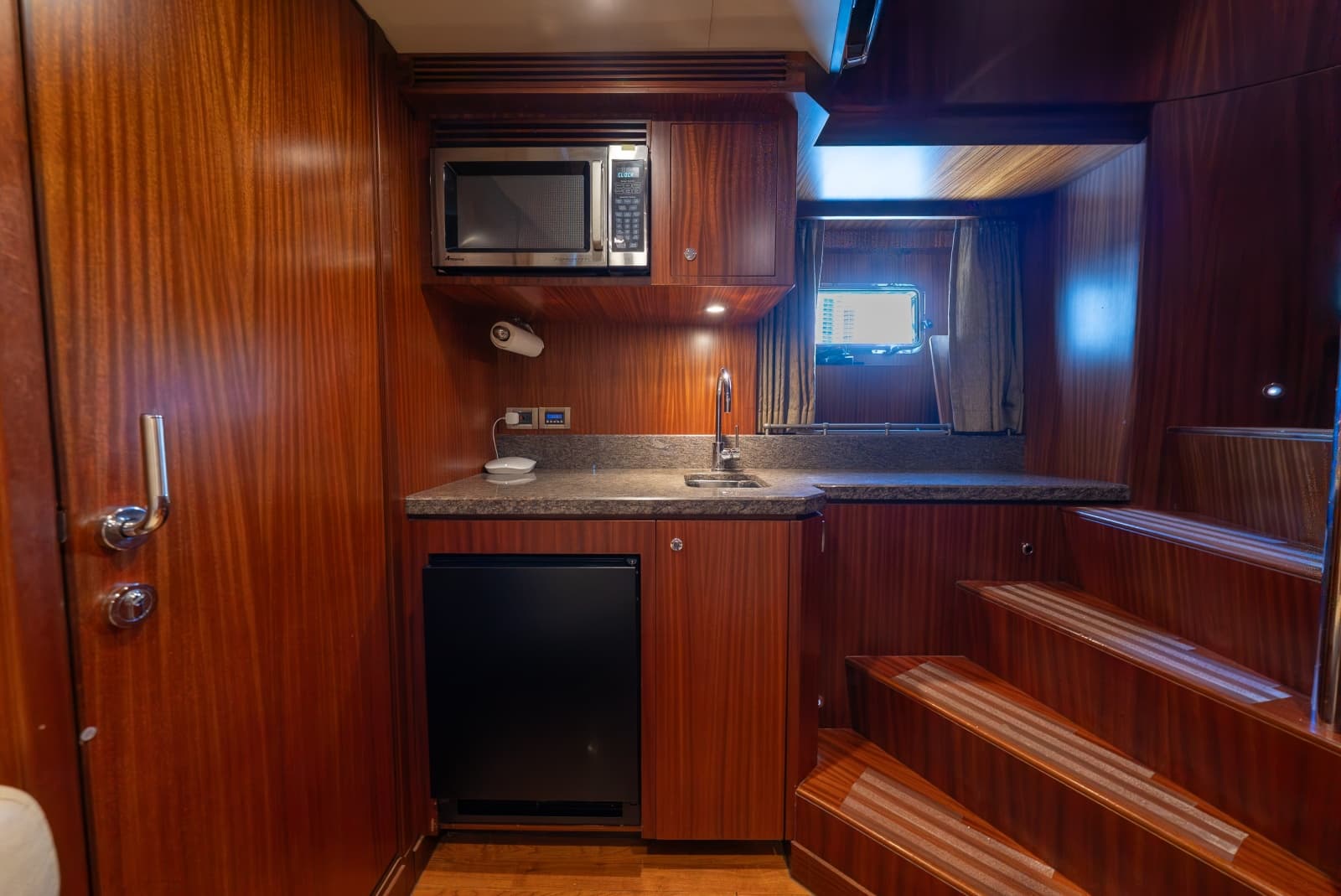 2013 Ocean Alexander 90 Sky Lounge Motor Yacht - Photo 47