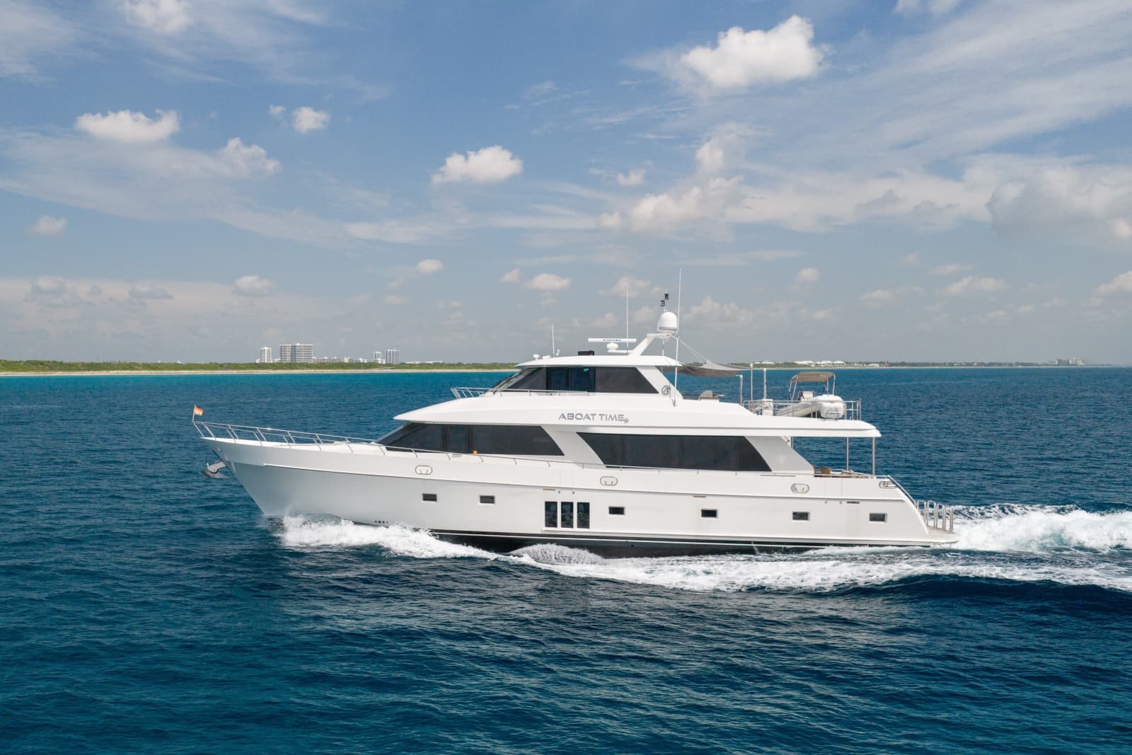 2013 Ocean Alexander 90 Sky Lounge Motor Yacht - Photo 3