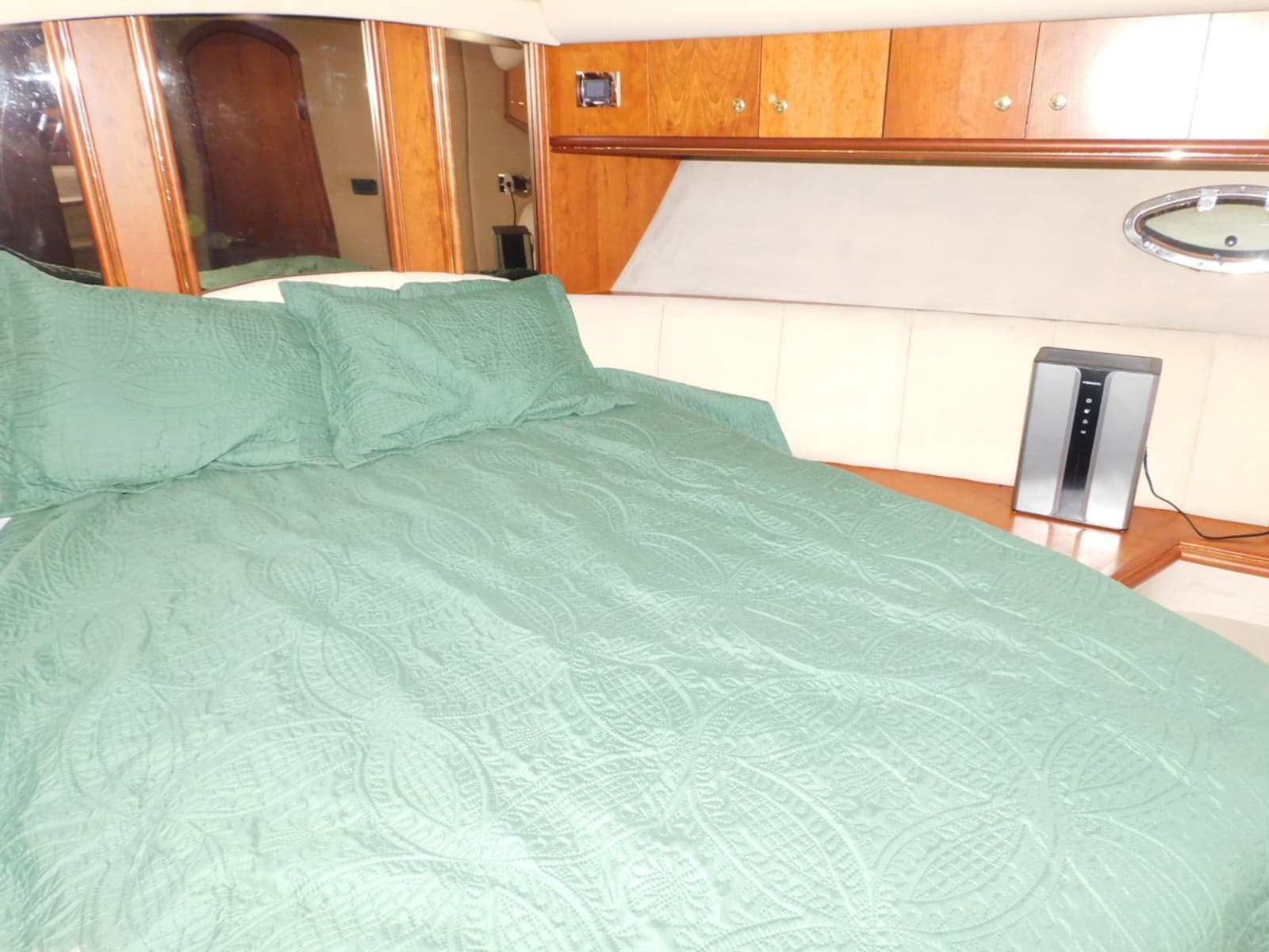 2001 Cruisers Yachts 4450 Express Motoryacht - Photo 22
