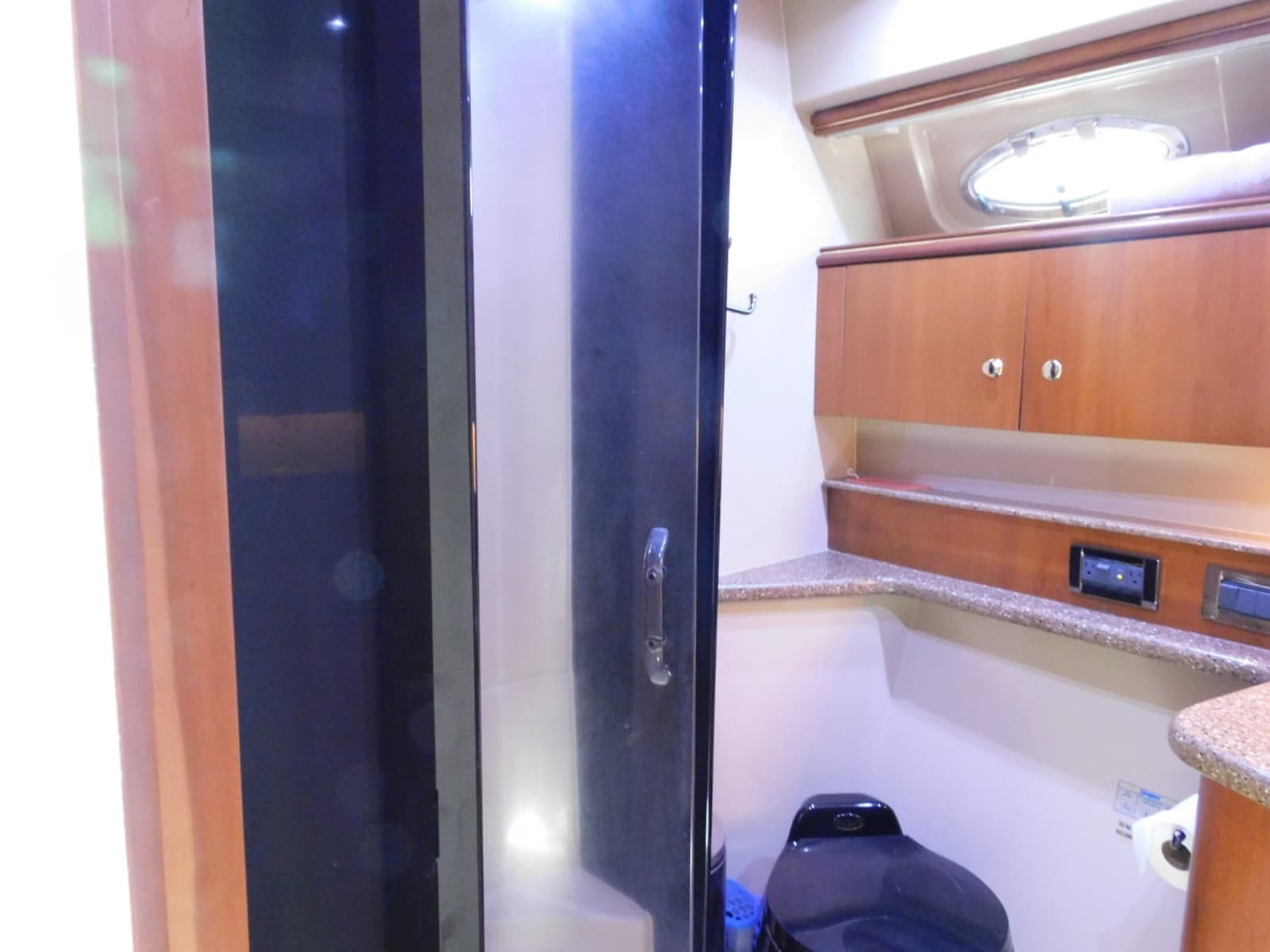 2001 Cruisers Yachts 4450 Express Motoryacht - Photo 24