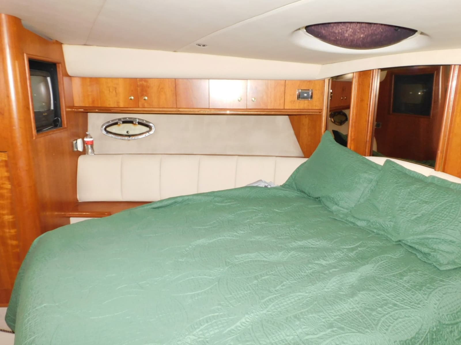 2001 Cruisers Yachts 4450 Express Motoryacht - Photo 20