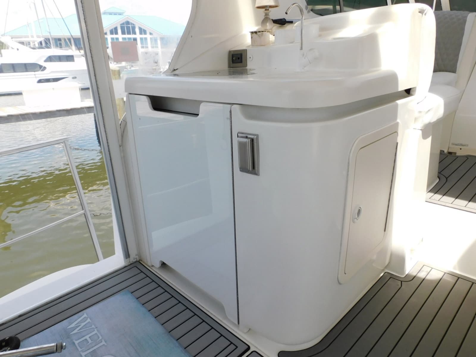 2001 Cruisers Yachts 4450 Express Motoryacht - Photo 11