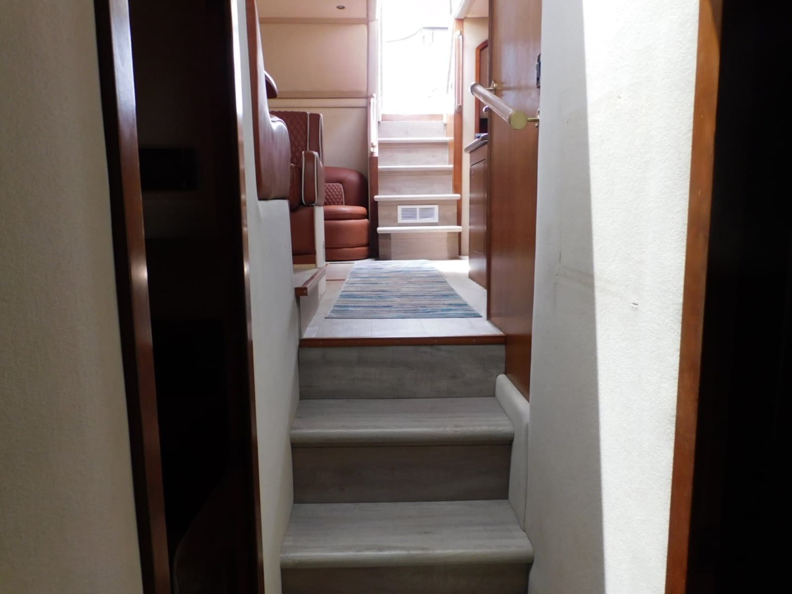 2001 Cruisers Yachts 4450 Express Motoryacht - Photo 26