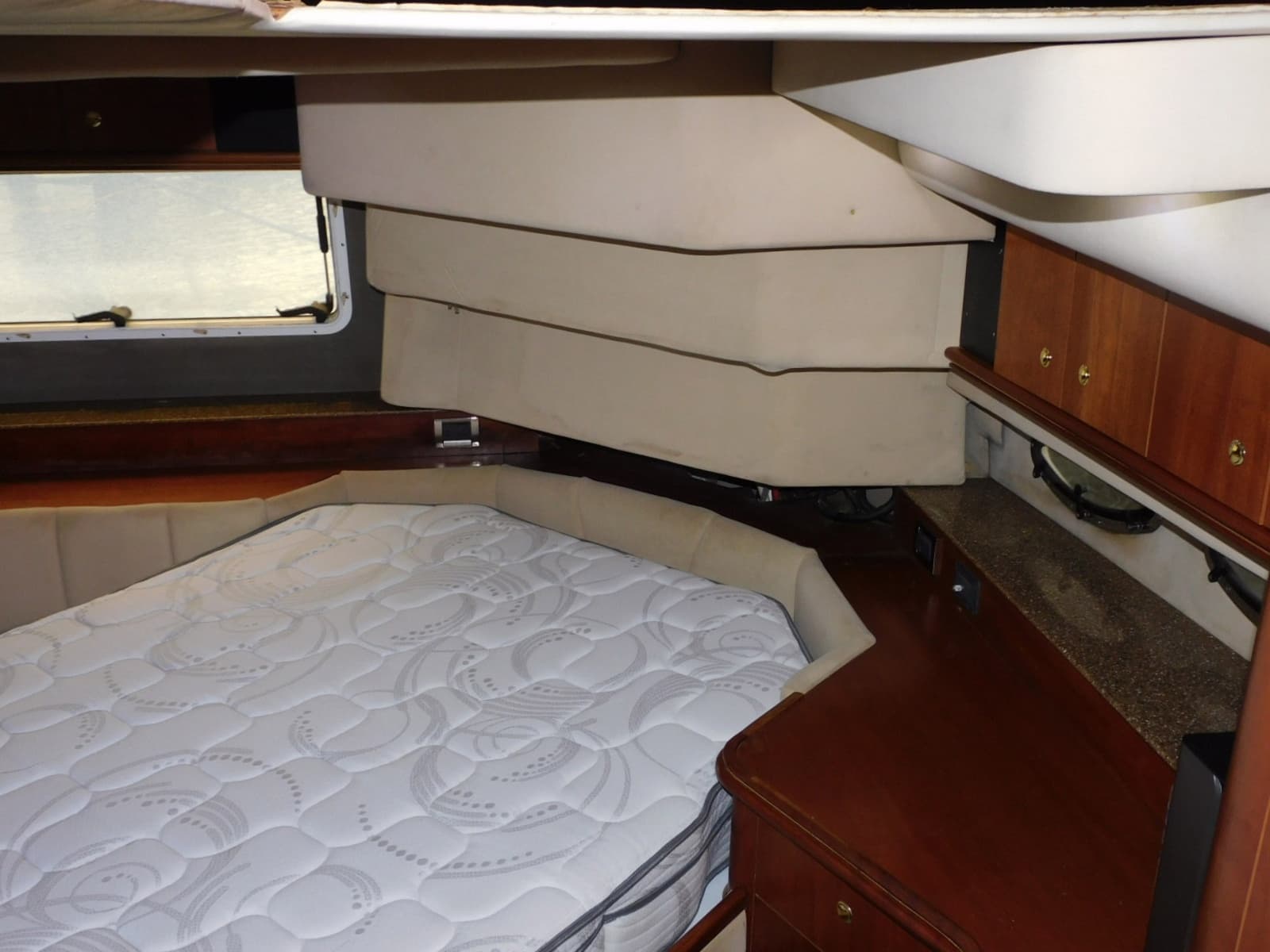 2001 Cruisers Yachts 4450 Express Motoryacht - Photo 34