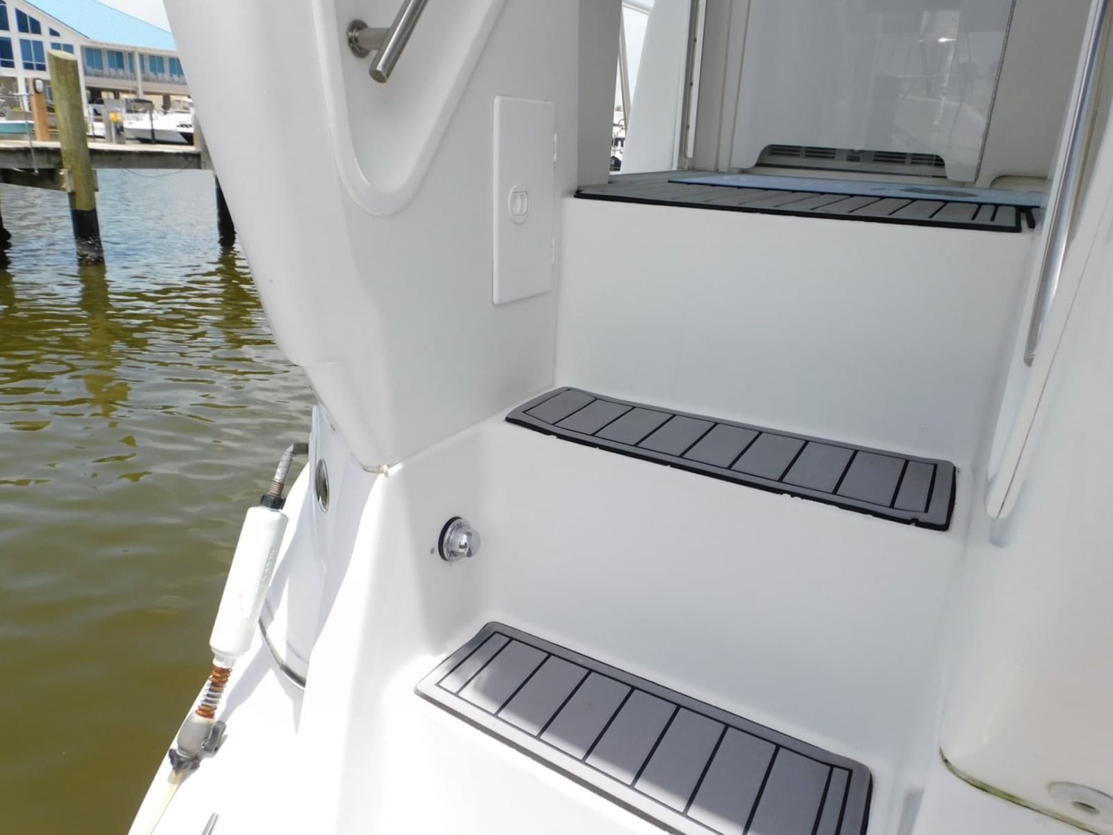 2001 Cruisers Yachts 4450 Express Motoryacht - Photo 46