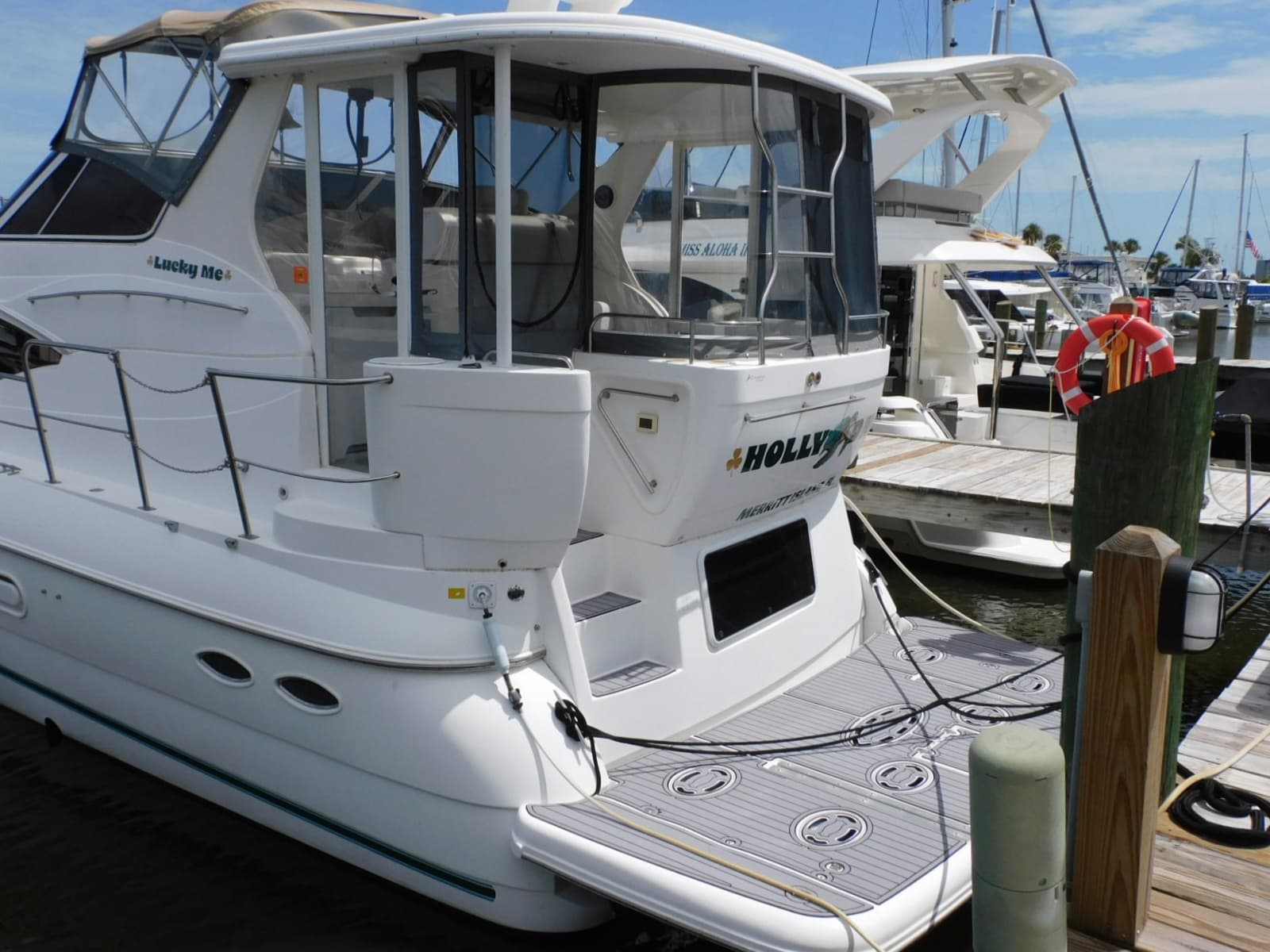2001 Cruisers Yachts 4450 Express Motoryacht - Photo 4