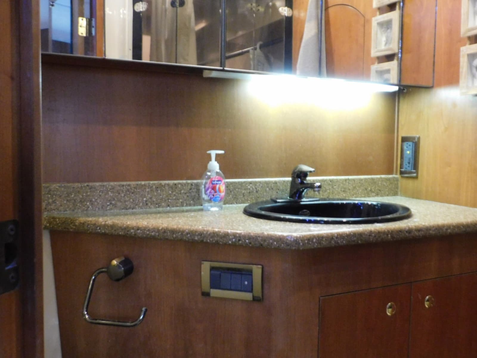 2001 Cruisers Yachts 4450 Express Motoryacht - Photo 36