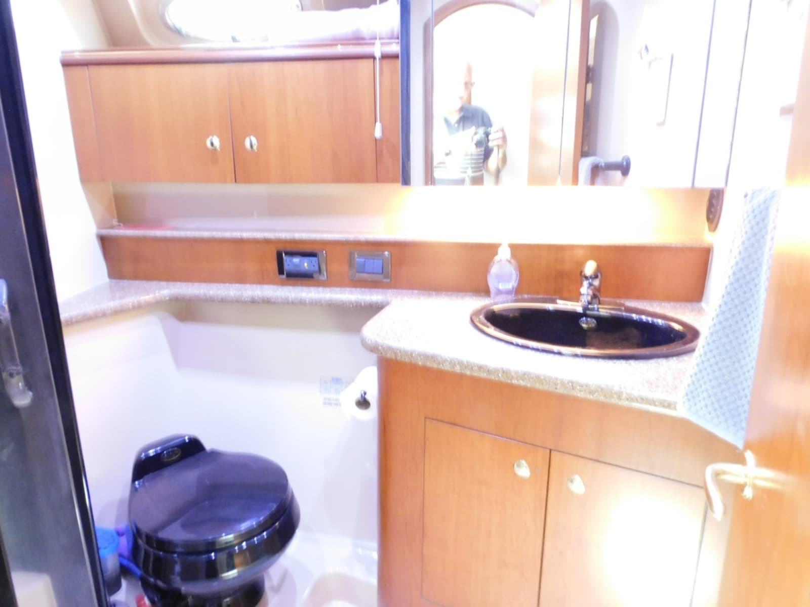 2001 Cruisers Yachts 4450 Express Motoryacht - Photo 23