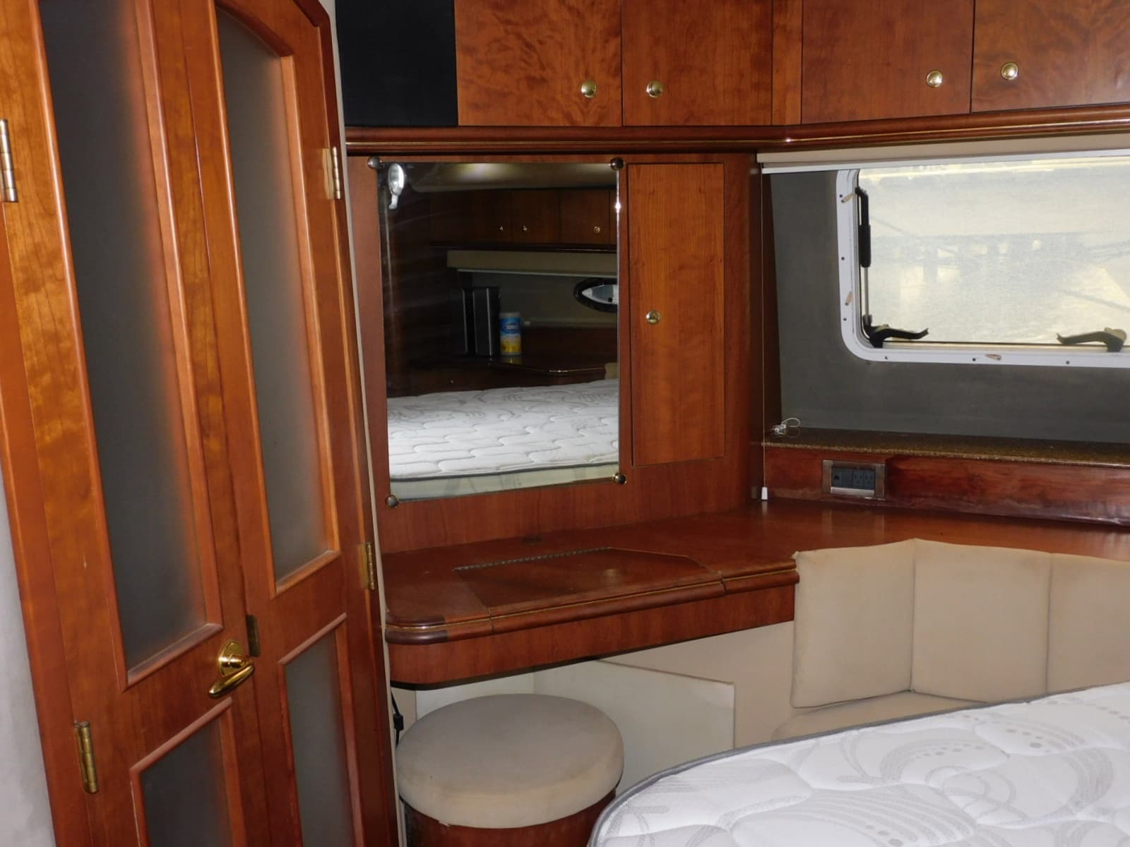 2001 Cruisers Yachts 4450 Express Motoryacht - Photo 35