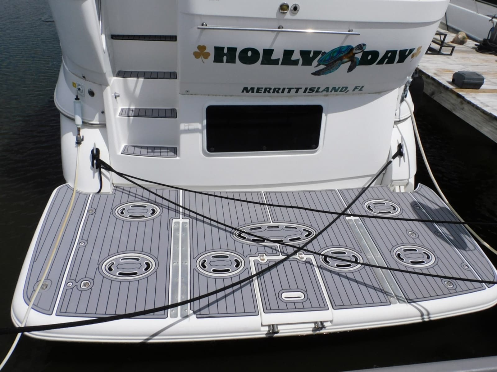 2001 Cruisers Yachts 4450 Express Motoryacht - Photo 3