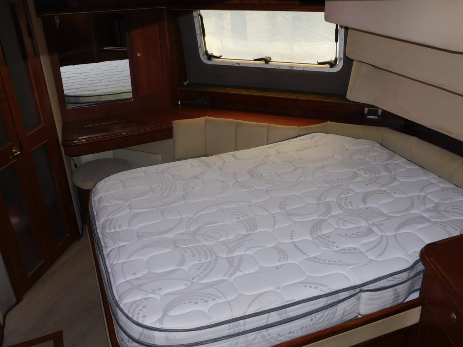 2001 Cruisers Yachts 4450 Express Motoryacht - Photo 33