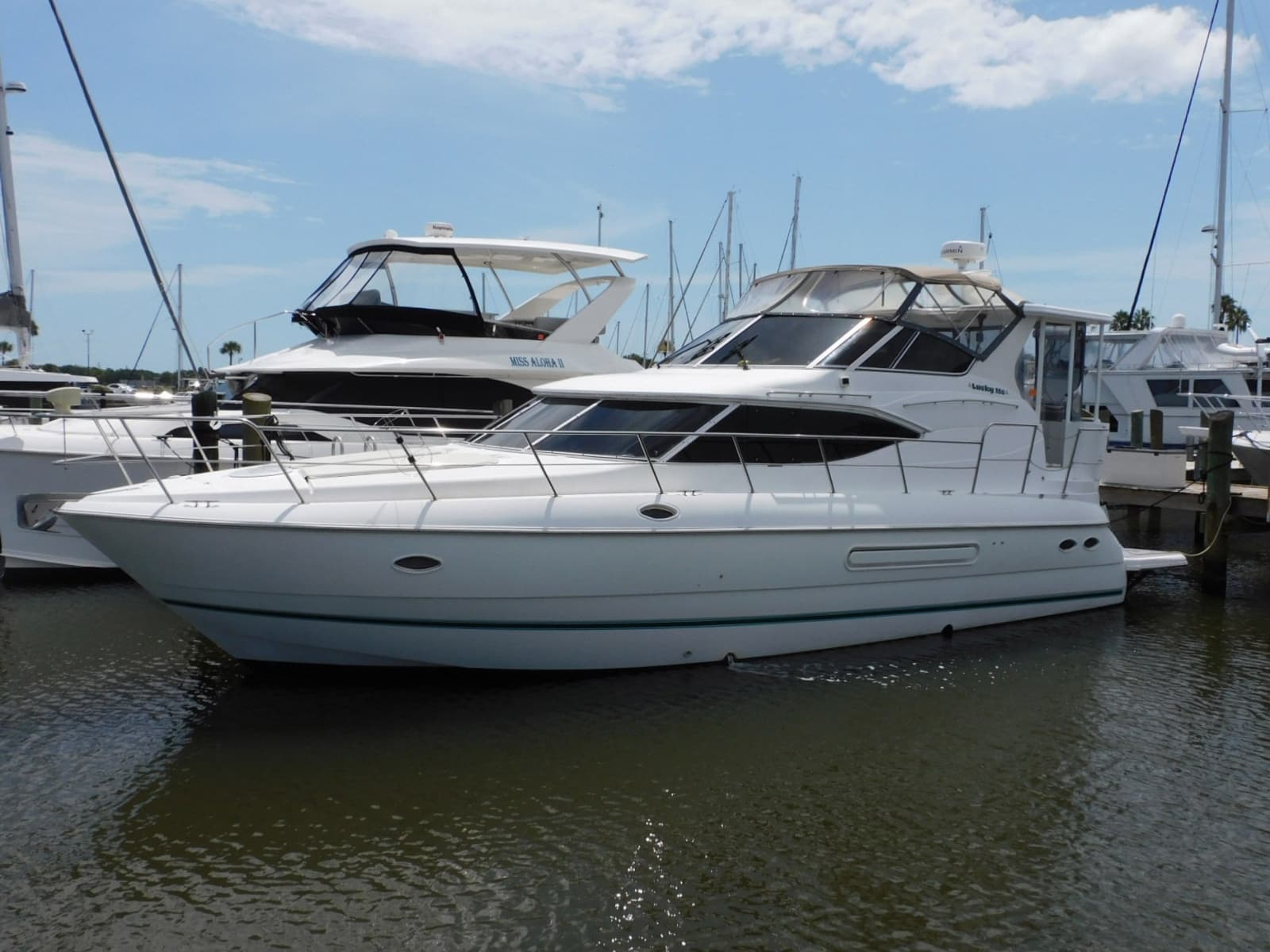 2001 Cruisers Yachts 4450 Express Motoryacht - Photo 2