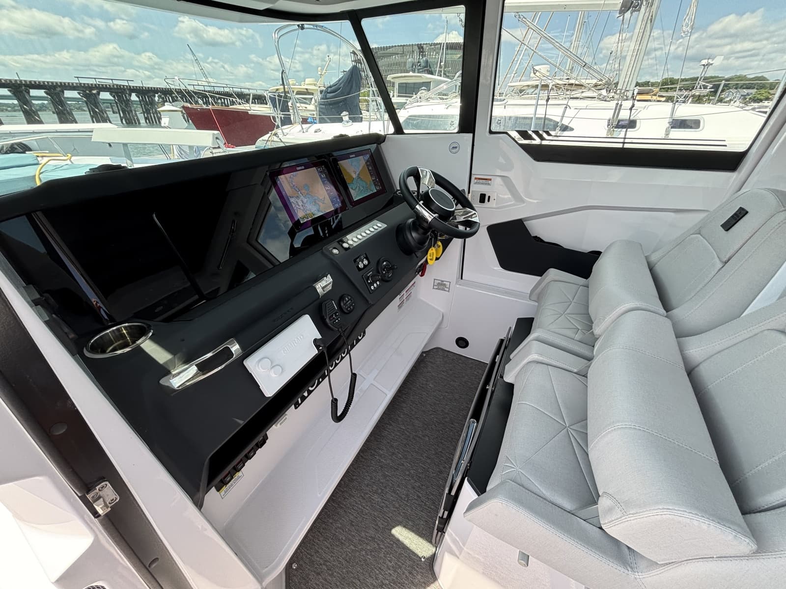 2025 Axopar 29XC - Photo 16