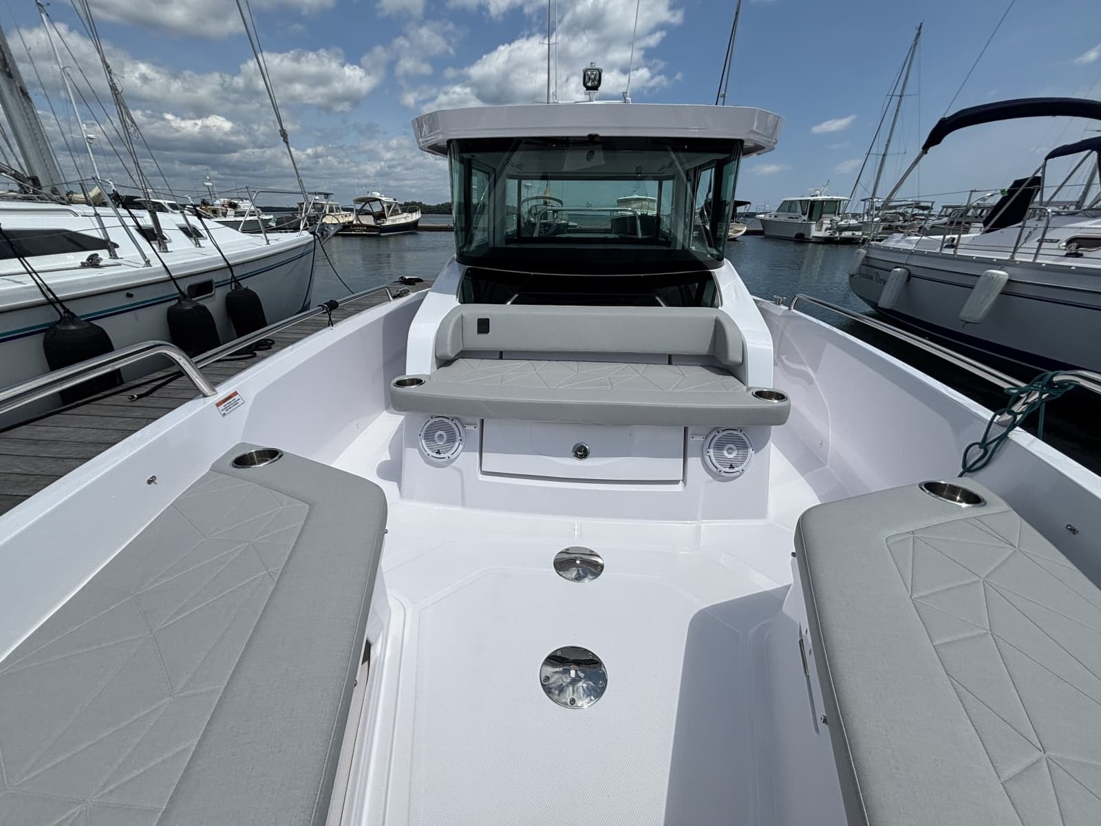 2025 Axopar 29XC - Photo 13