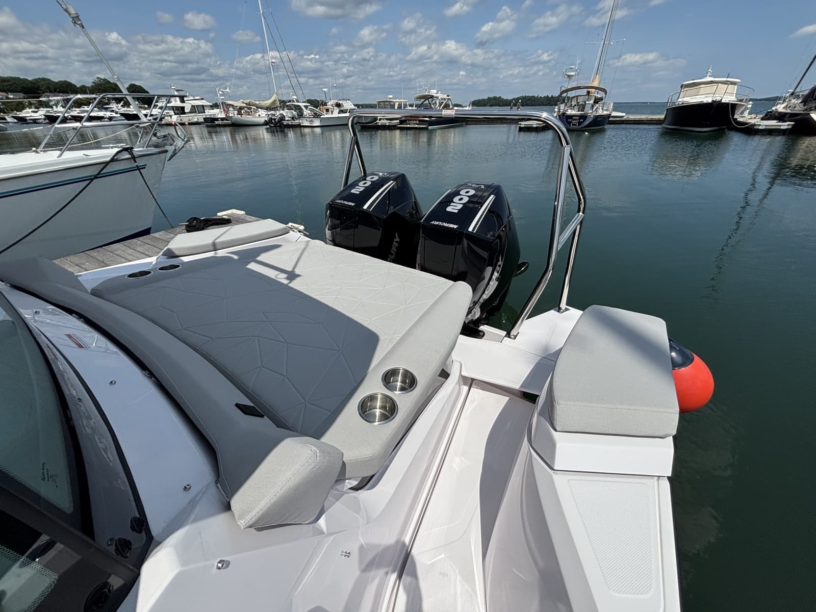 2025 Axopar 29XC - Photo 12