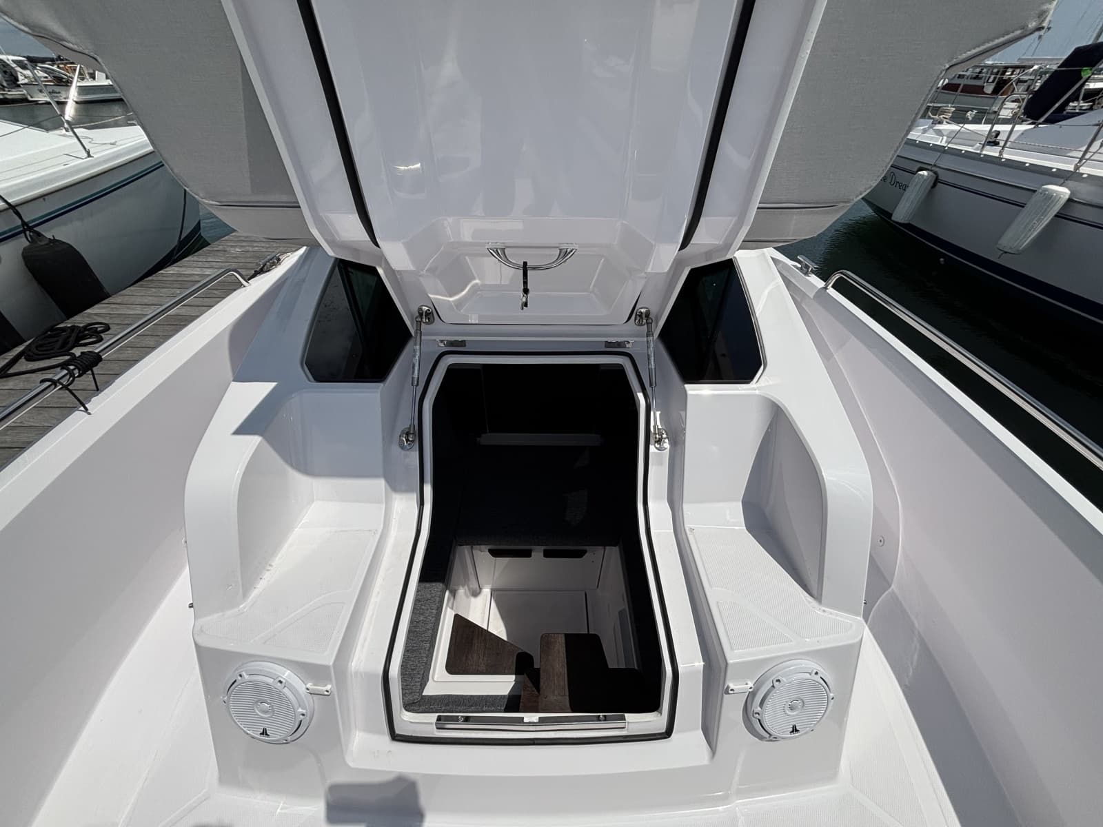 2025 Axopar 29XC - Photo 22