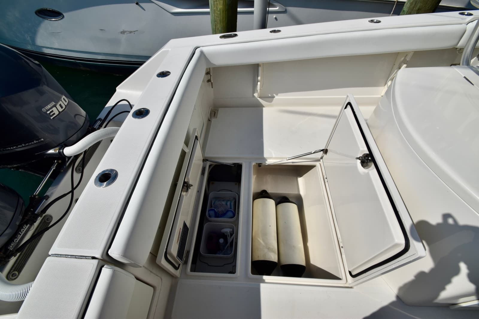 2015 Jupiter 30 Center Console - Photo 9