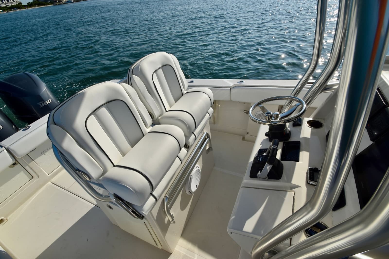 2015 Jupiter 30 Center Console - Photo 10