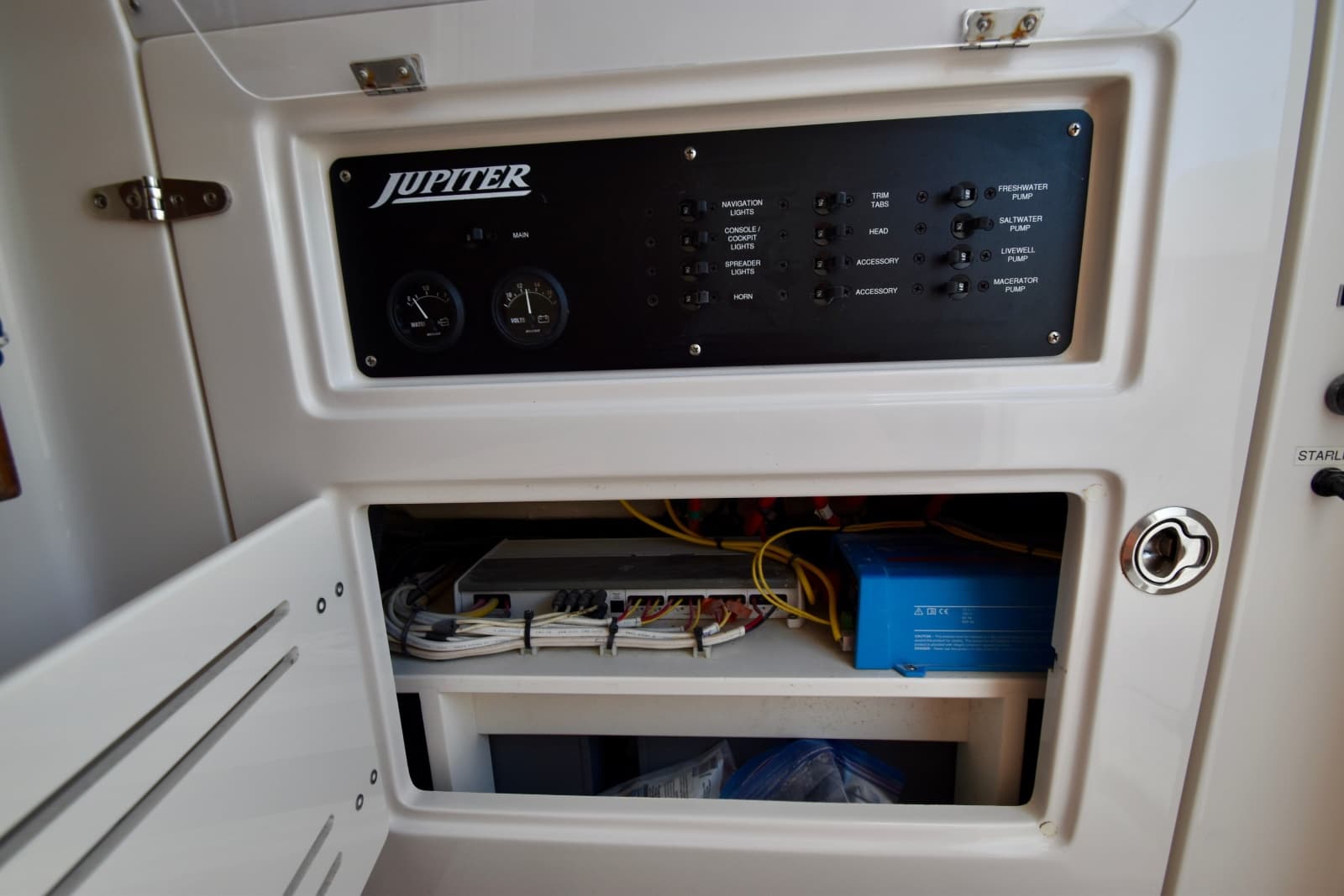 2015 Jupiter 30 Center Console - Photo 36