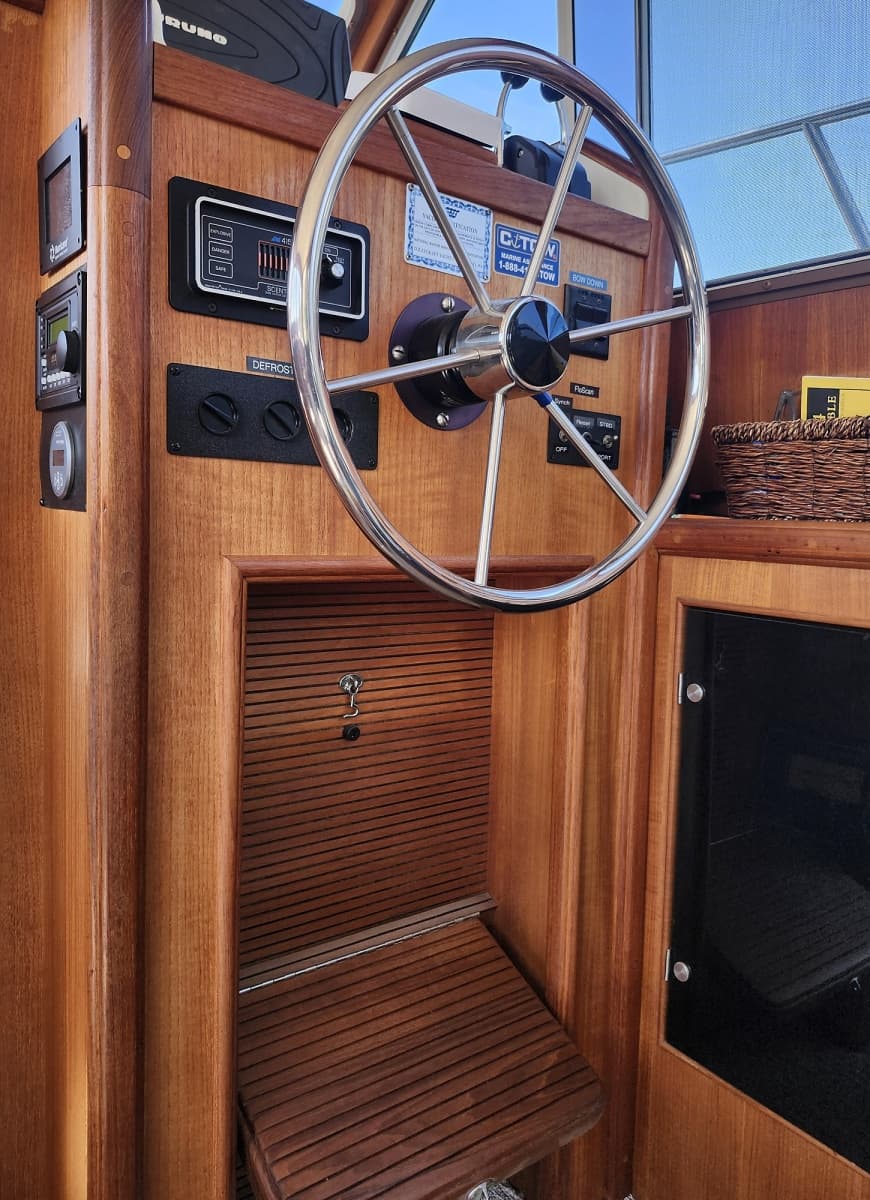 1992 Tollycraft 34 Sport Sedan - Photo 16