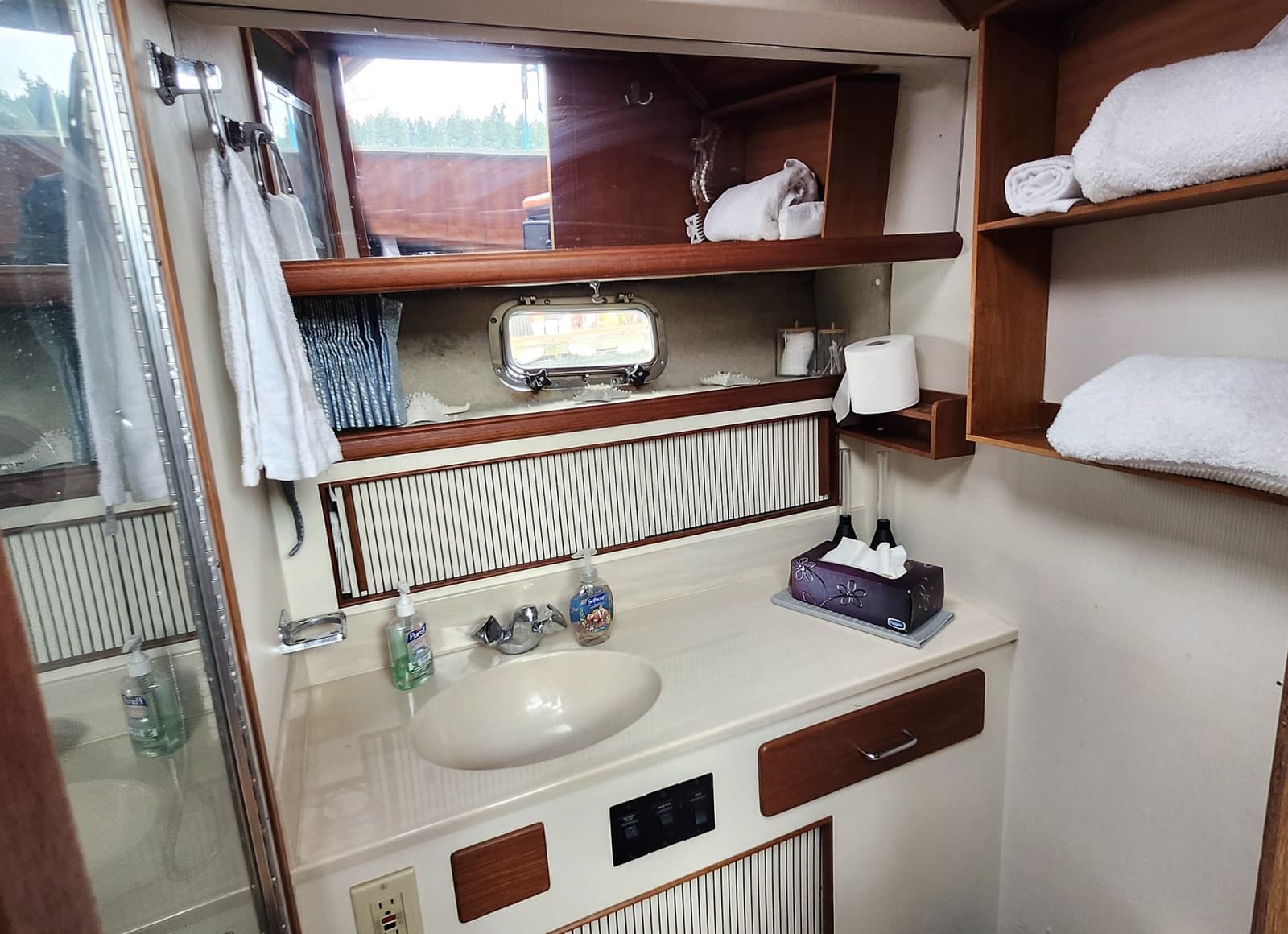 1992 Tollycraft 34 Sport Sedan - Photo 25