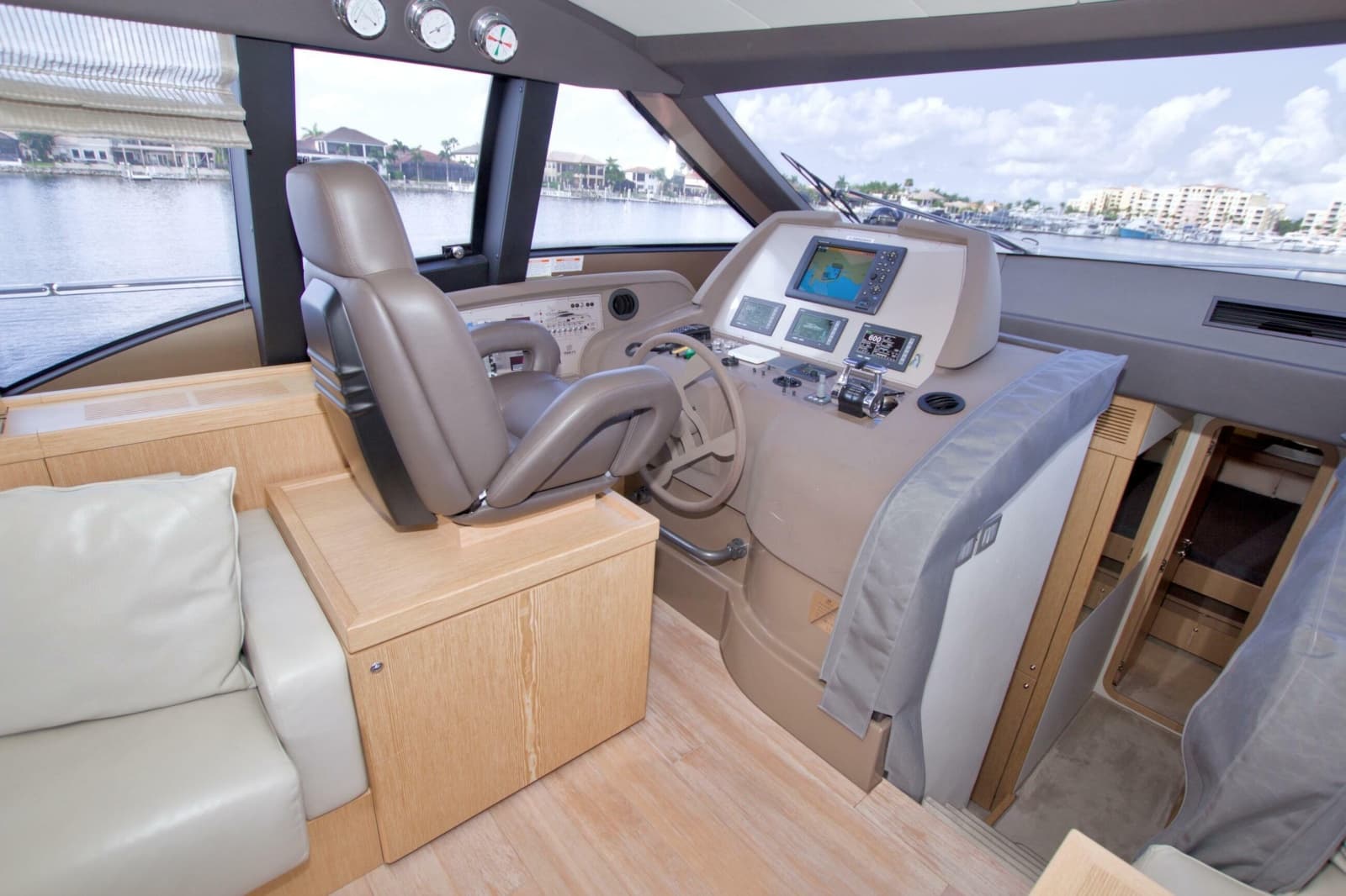 2014 Ferretti Yachts 620 - Photo 42