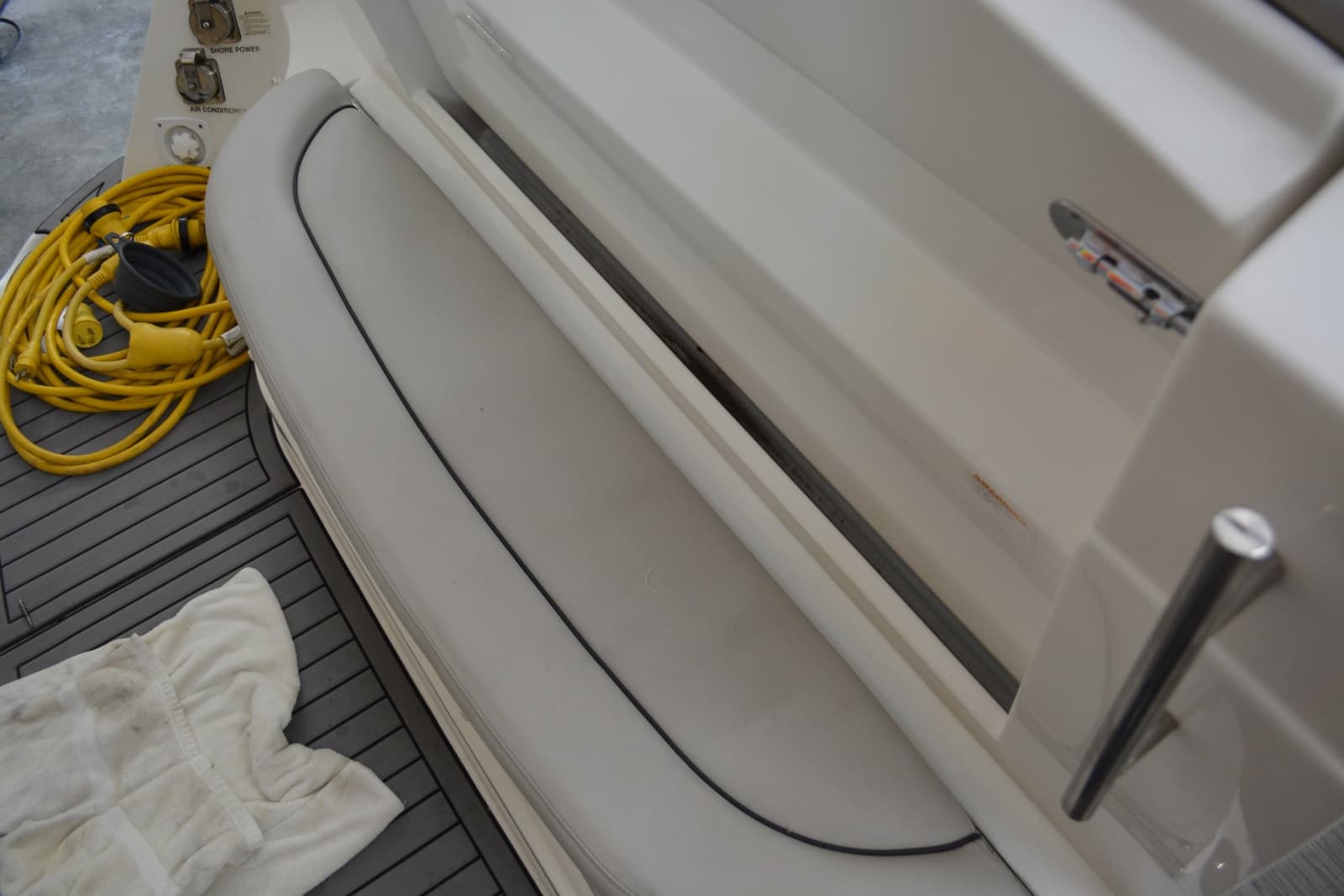 2018 Rinker 320 EX - Photo 17