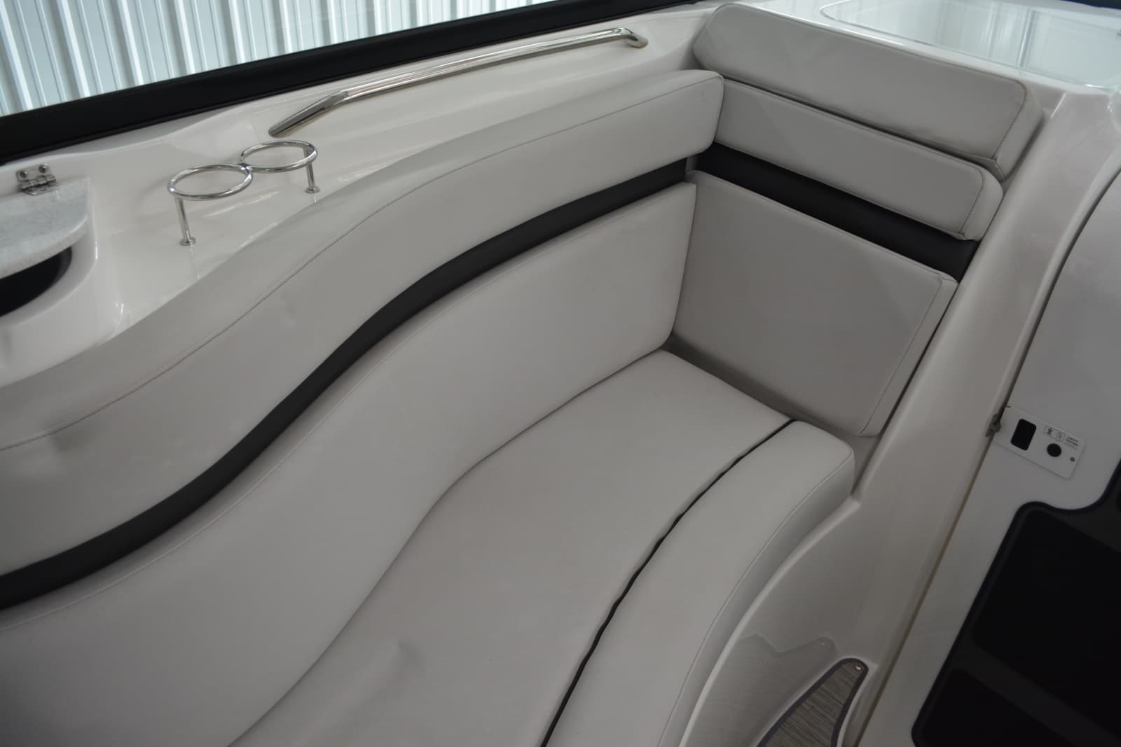 2018 Rinker 320 EX - Photo 29
