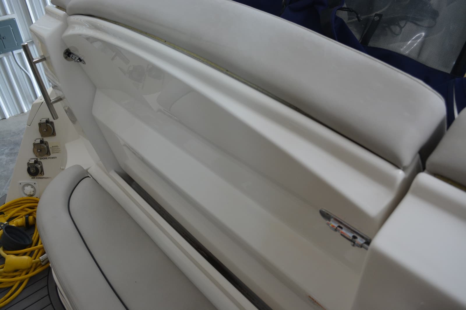2018 Rinker 320 EX - Photo 18