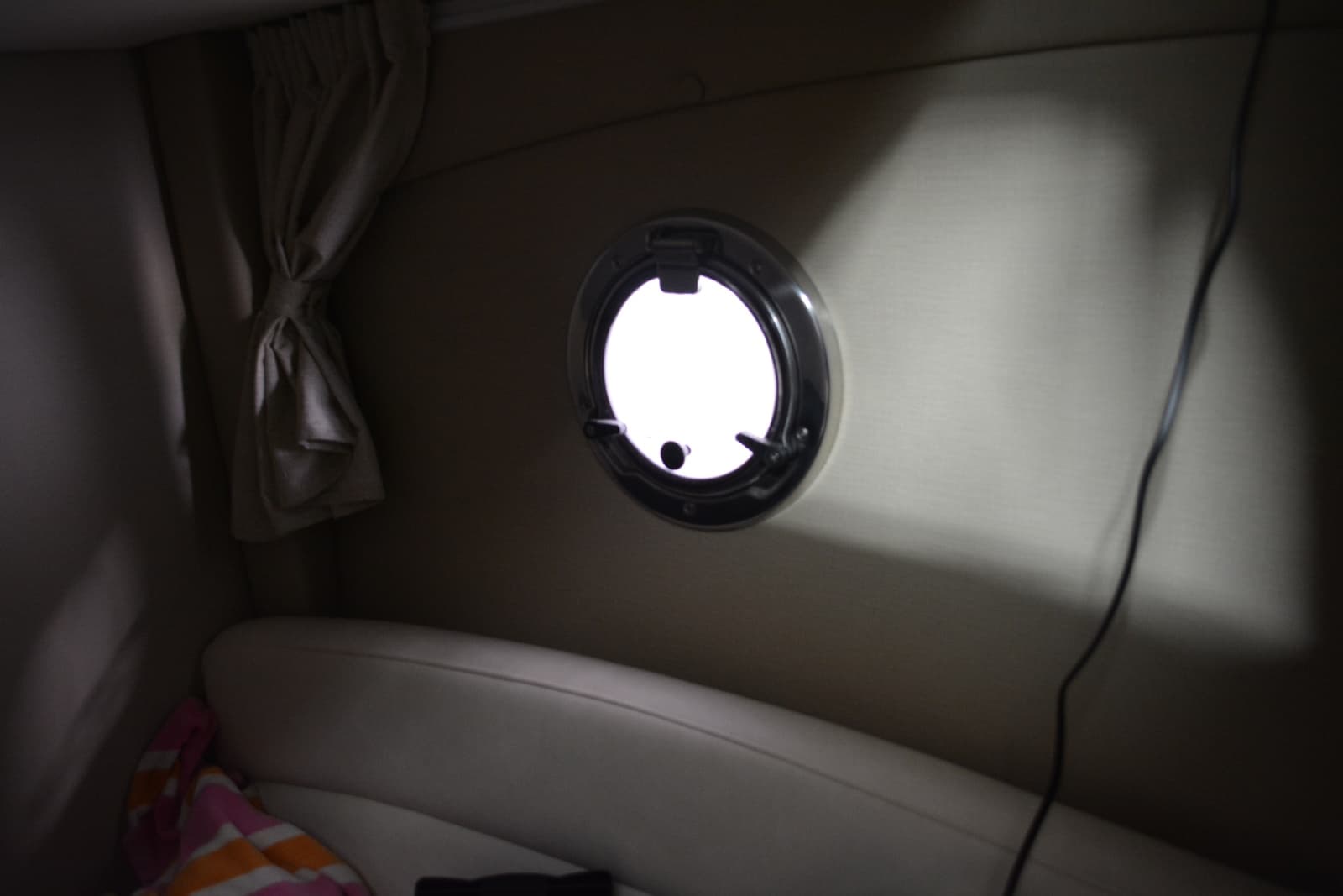 2018 Rinker 320 EX - Photo 9