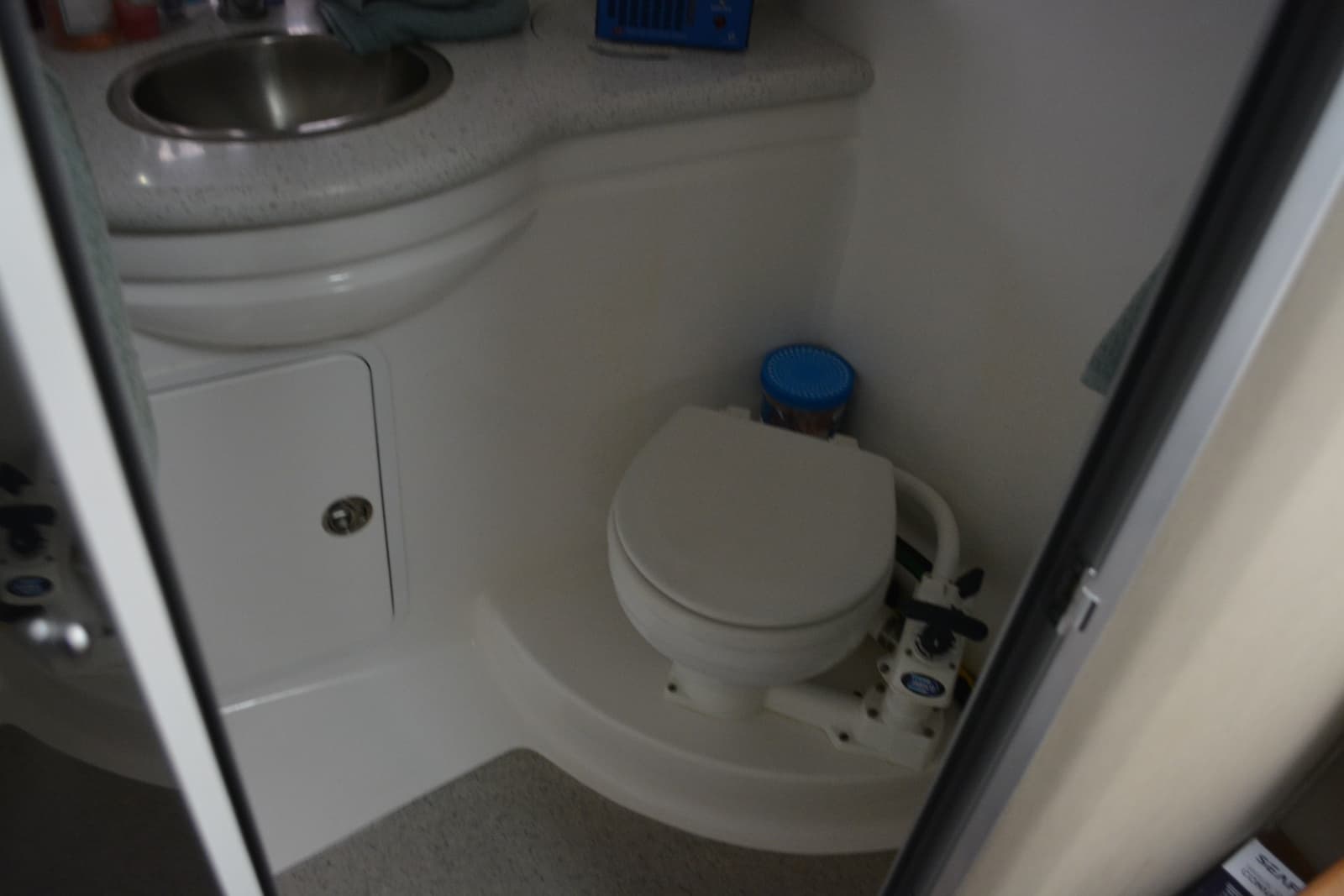 2018 Rinker 320 EX - Photo 36