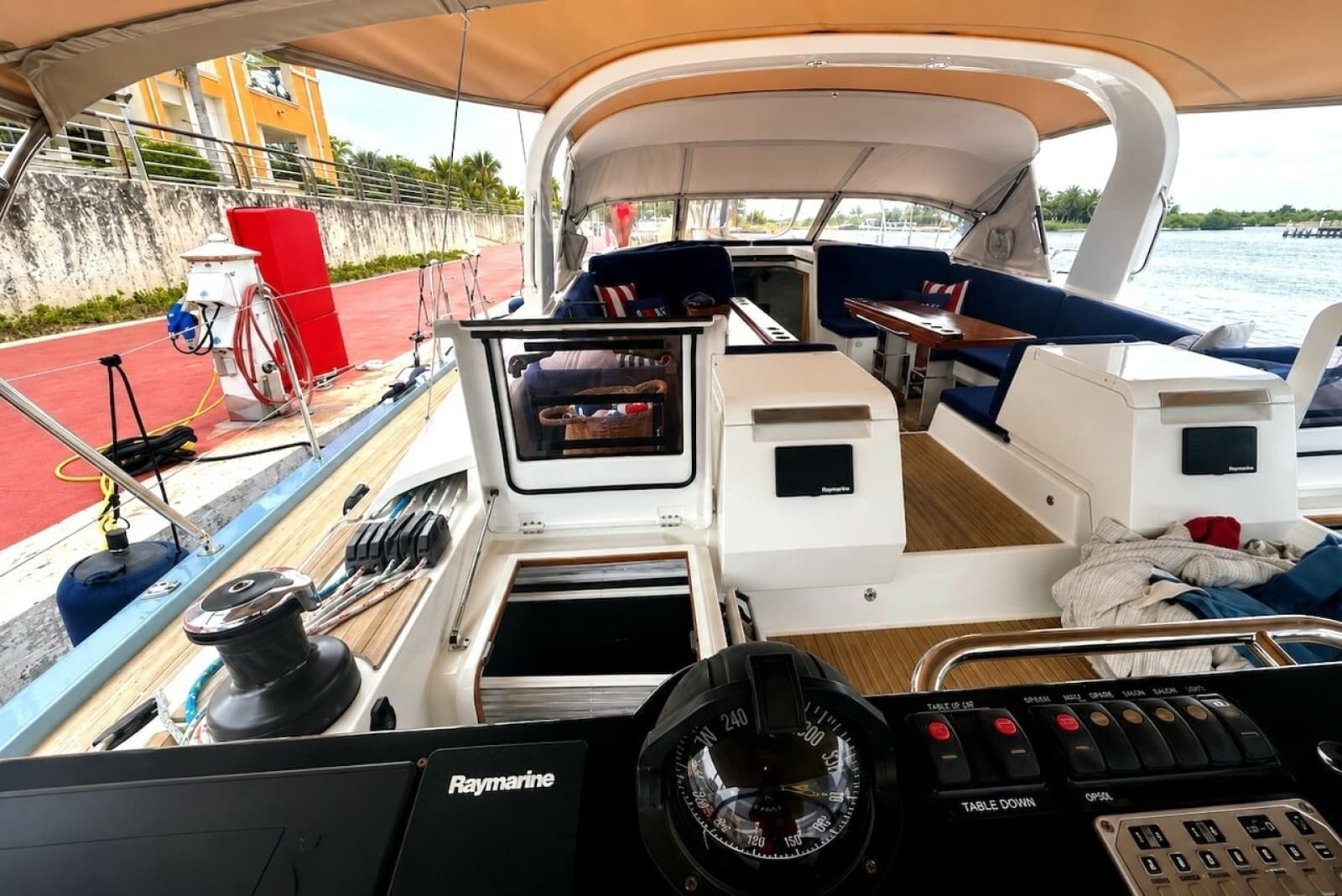 2016 Jeanneau 64 - Photo 8