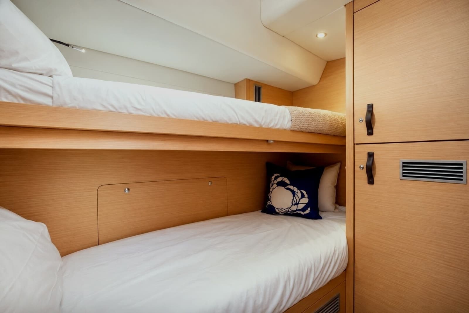 2016 Jeanneau 64 - Photo 19