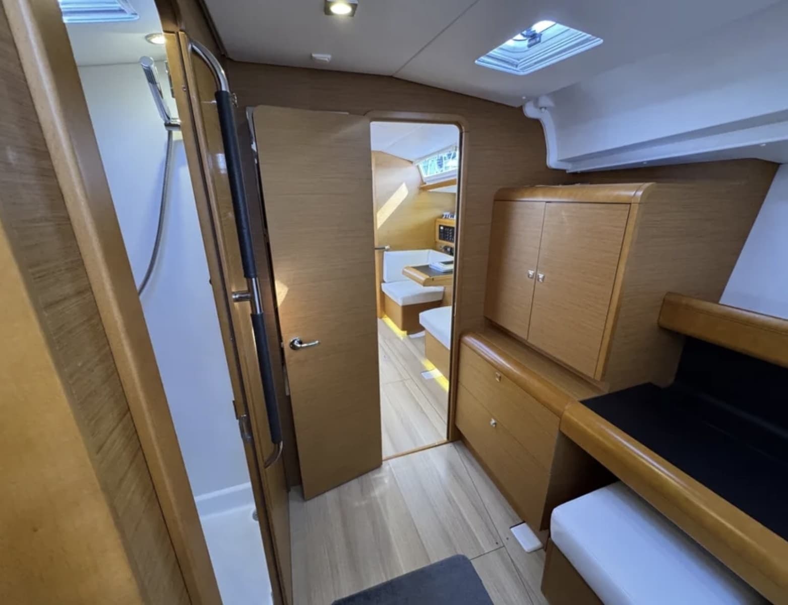 2016 Jeanneau Sun Odyssey 449 - Photo 12