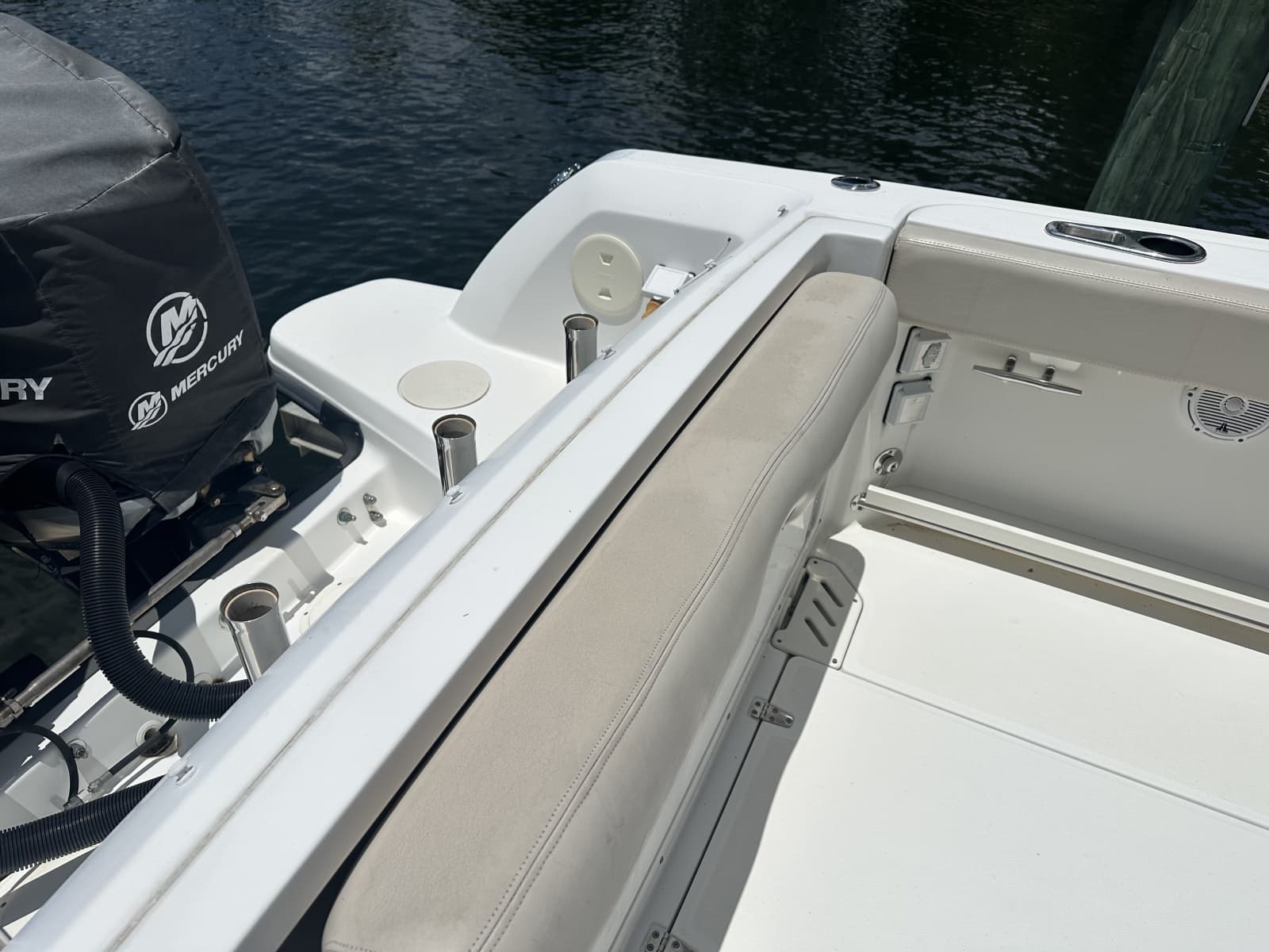 2015 Boston Whaler  - Photo 14