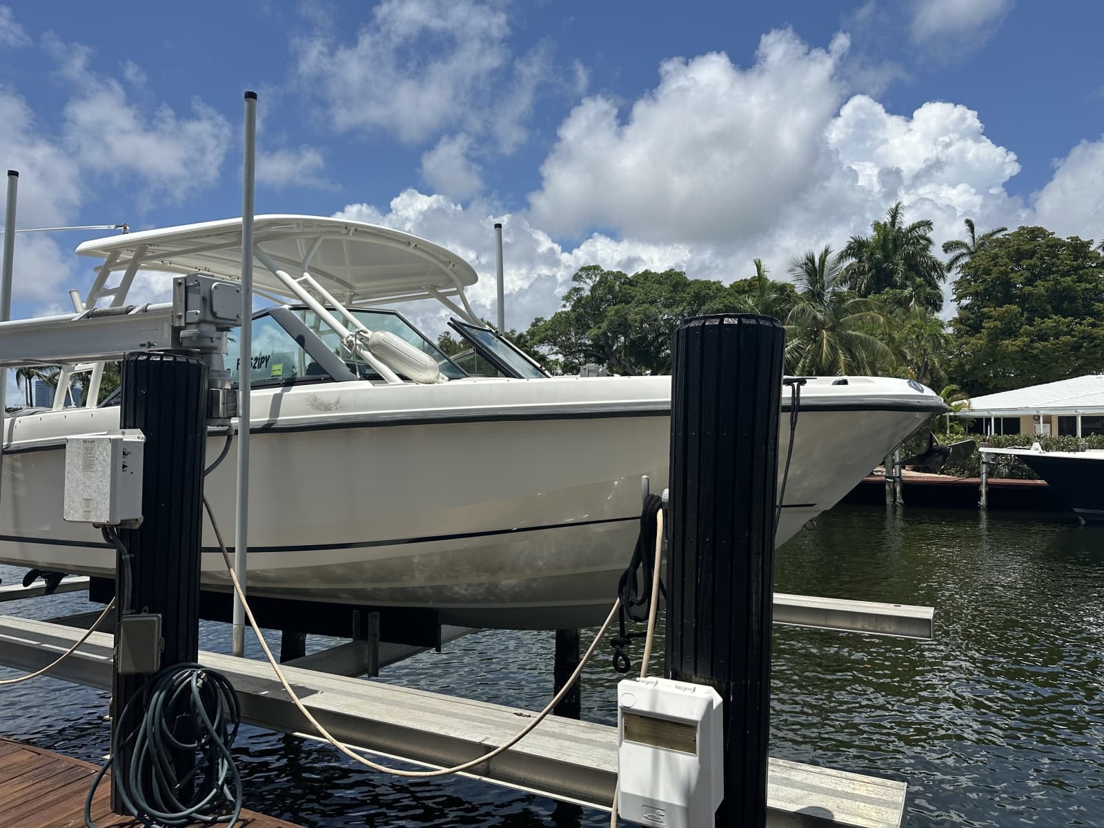 2015 Boston Whaler  - Photo 2