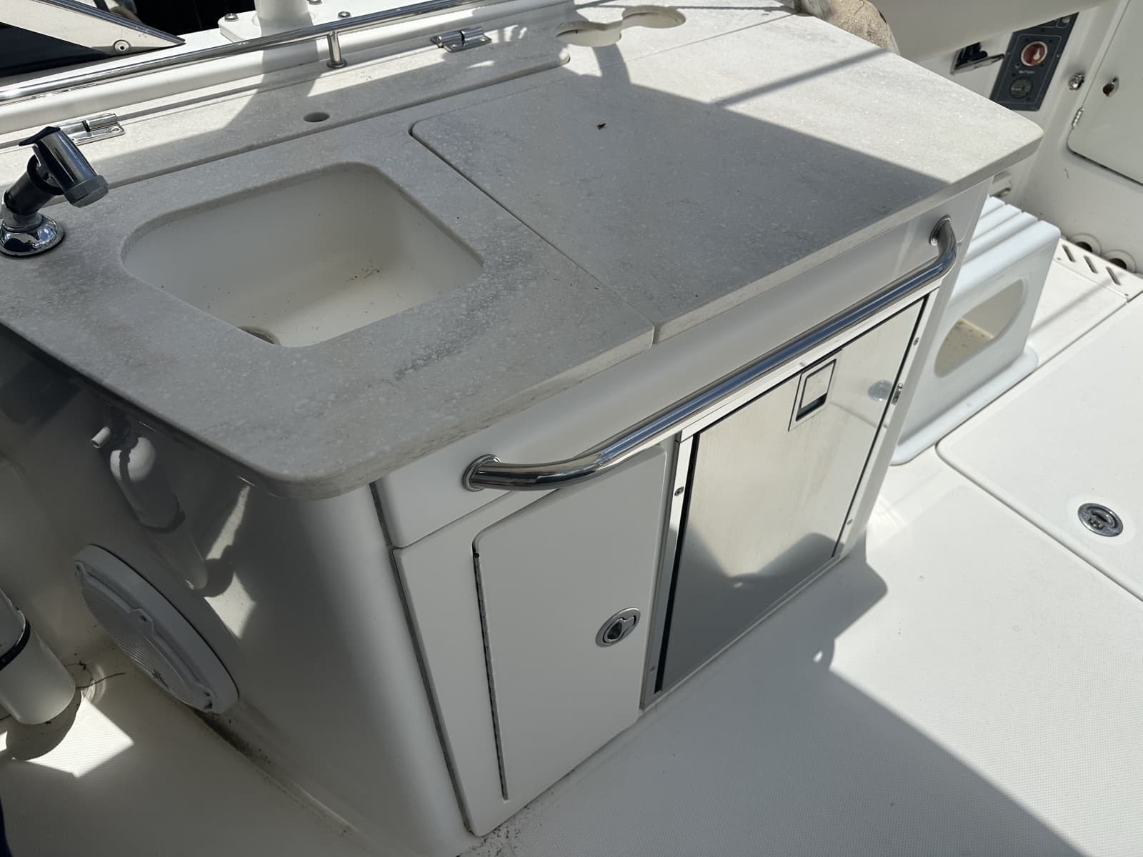 2015 Boston Whaler  - Photo 30