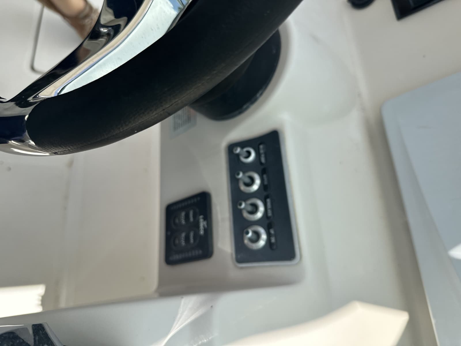 2015 Boston Whaler  - Photo 22