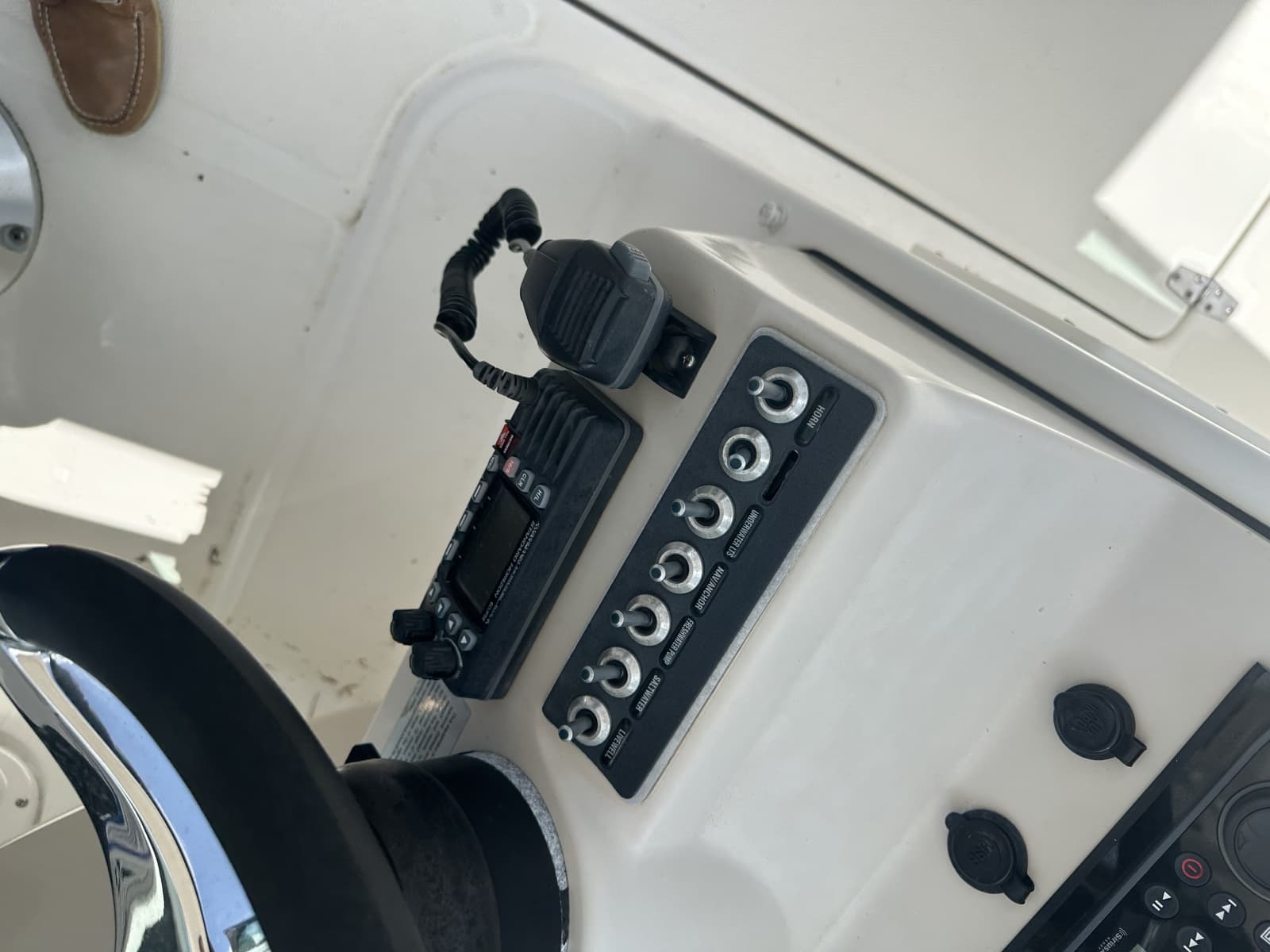 2015 Boston Whaler  - Photo 23