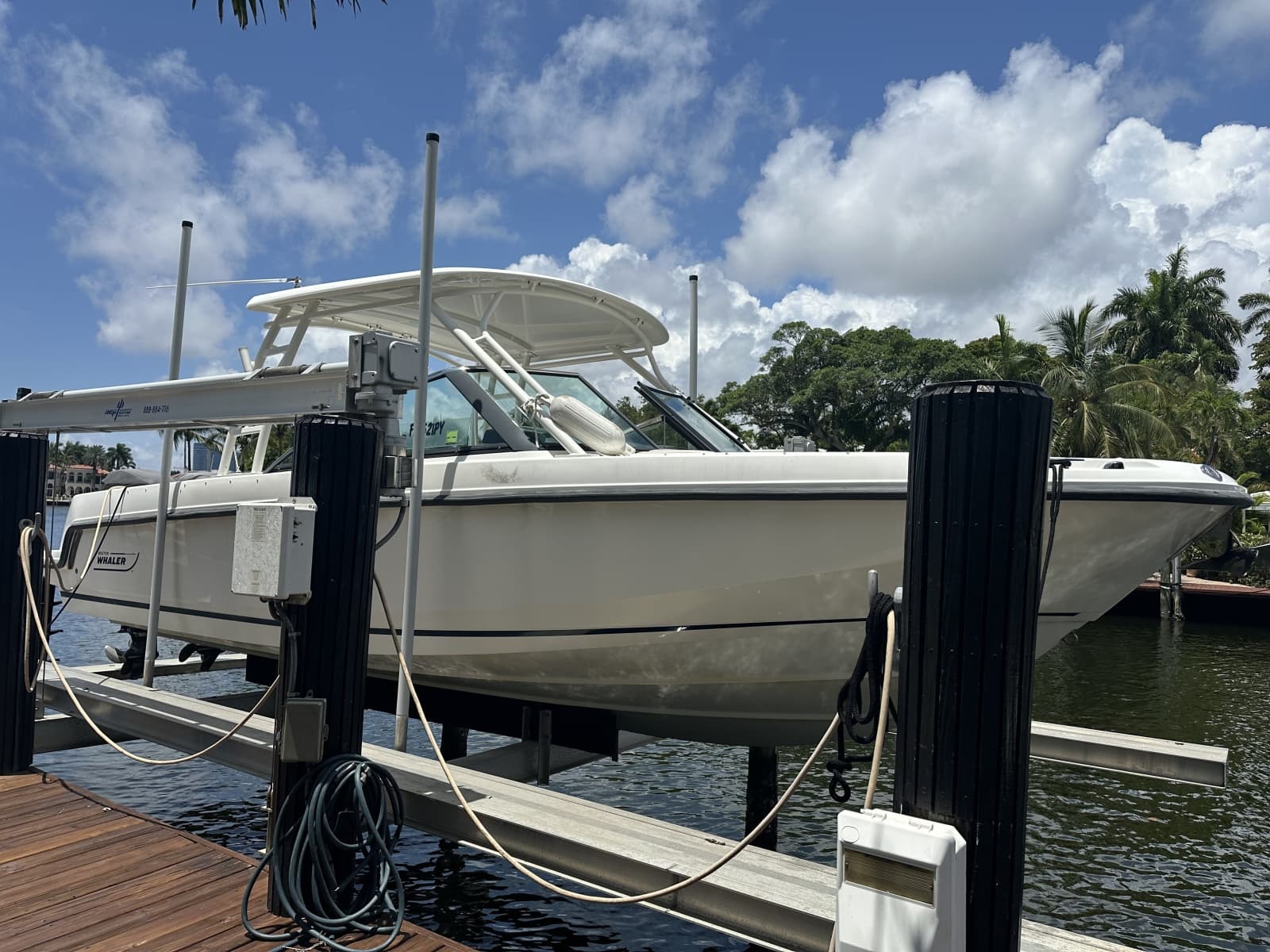 2015 Boston Whaler  - Photo 3