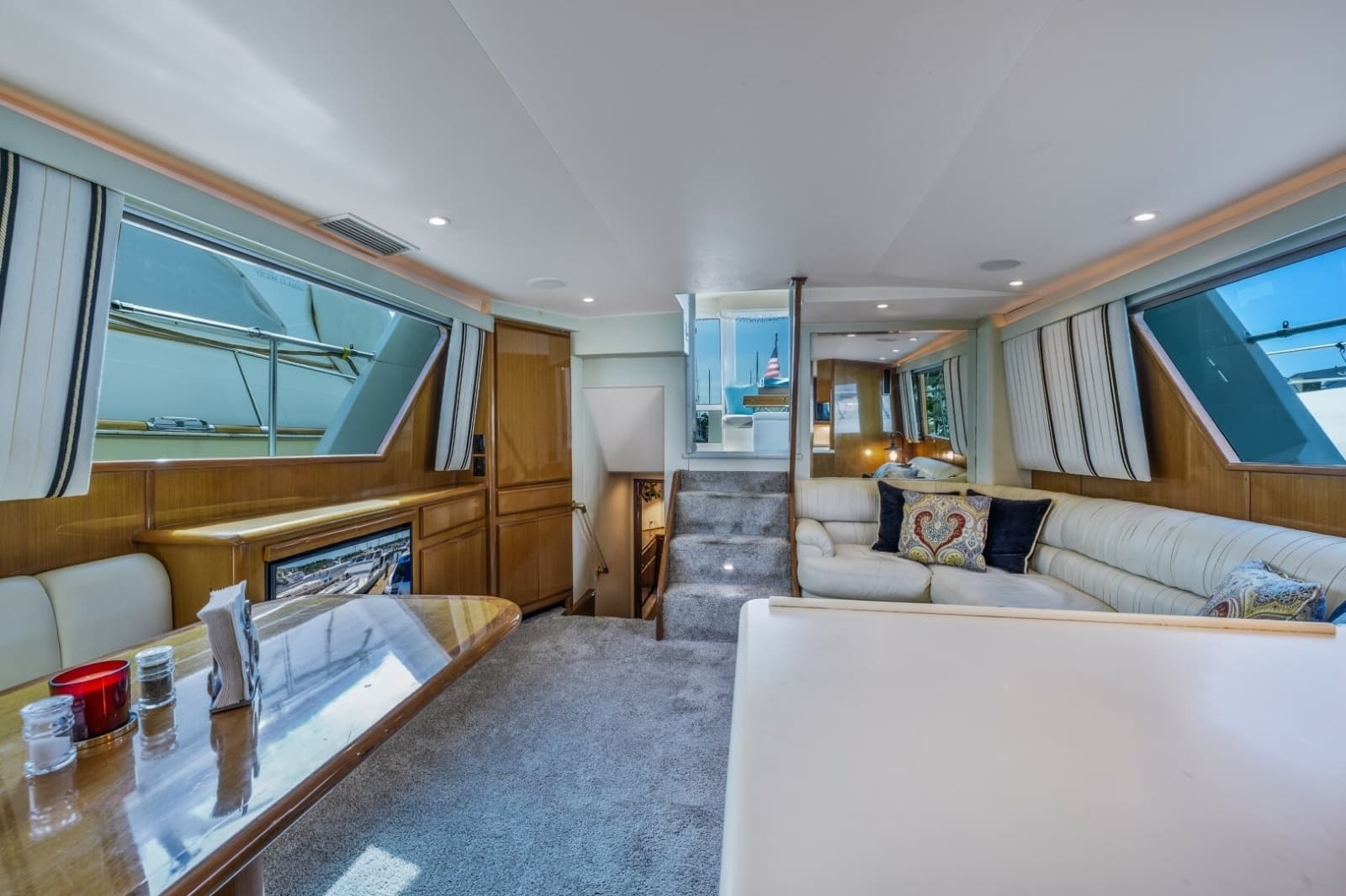 1999 Viking Cockpit Sport Yacht - Photo 14