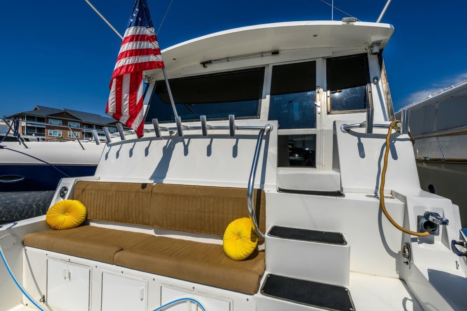 1999 Viking Cockpit Sport Yacht - Photo 32