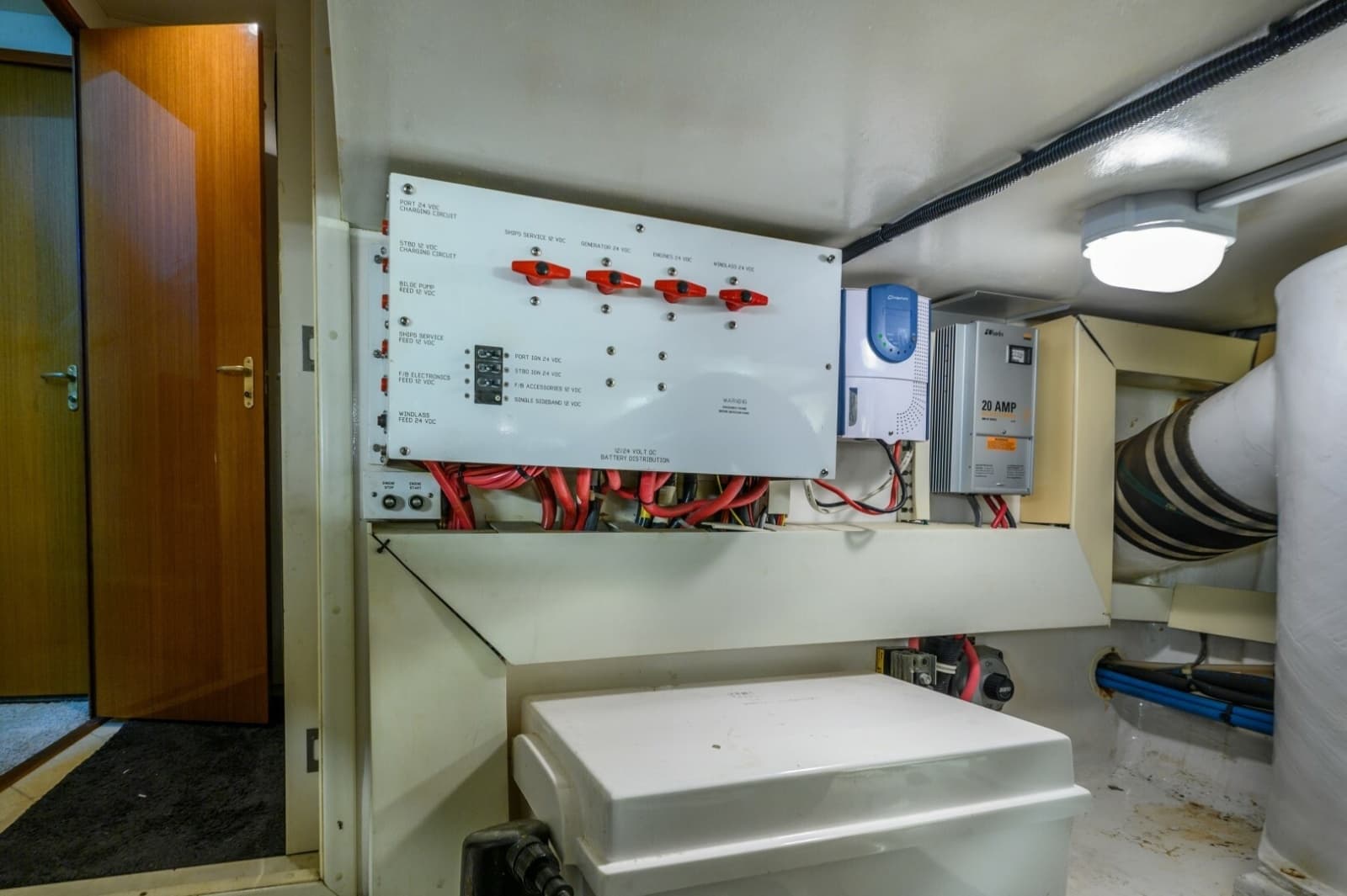 1999 Viking Cockpit Sport Yacht - Photo 40