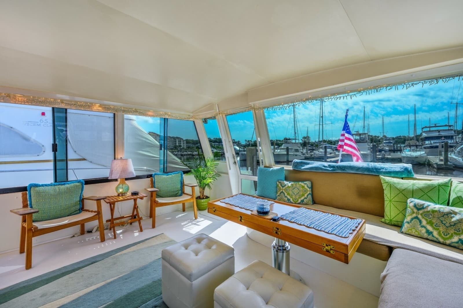 1999 Viking Cockpit Sport Yacht - Photo 12