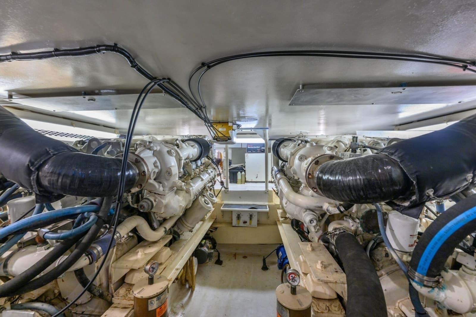 1999 Viking Cockpit Sport Yacht - Photo 36