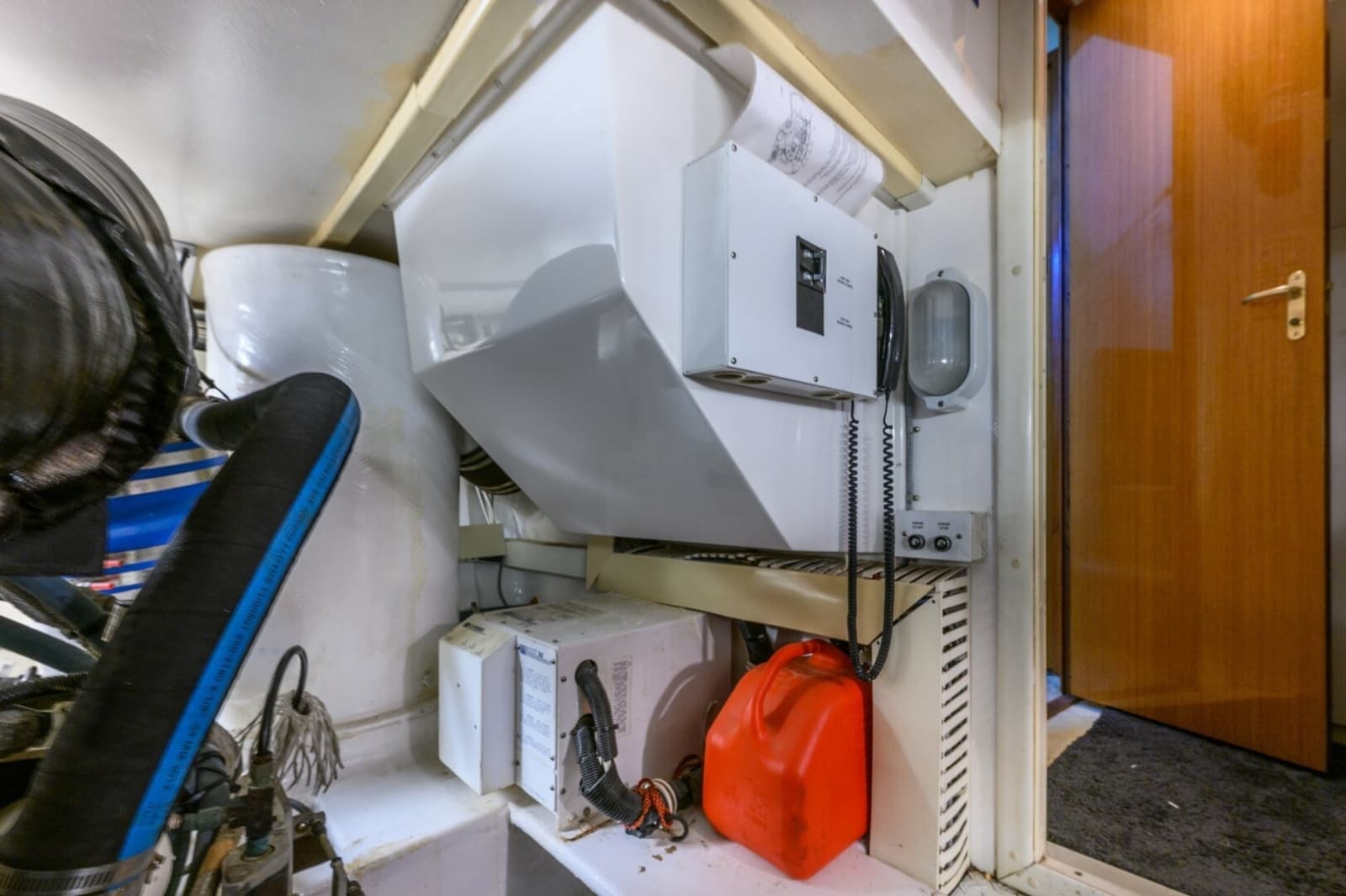 1999 Viking Cockpit Sport Yacht - Photo 41